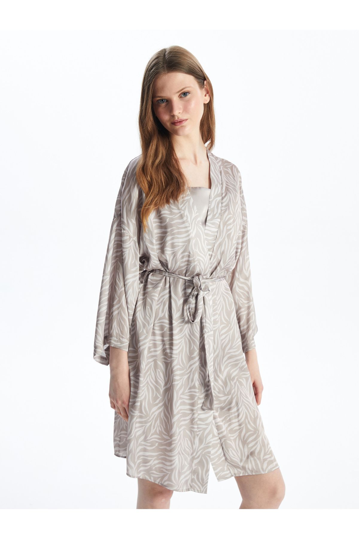 LC Waikiki-Satin-gemusterter Schalkragen-Damen-Morgenmantel 1