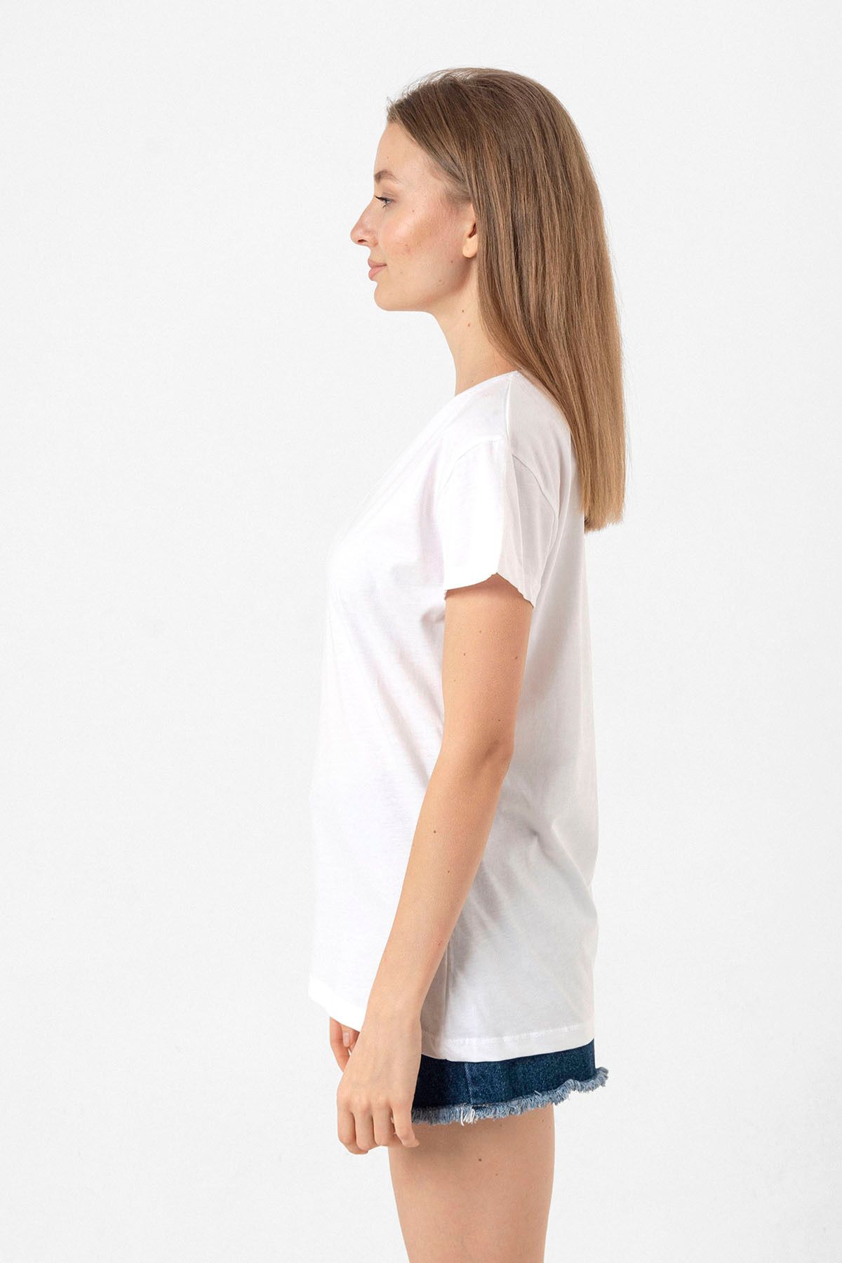 Tshirthane-Bridgerton Pall Mall Logo White Women's Crew Neck T-shirt 3