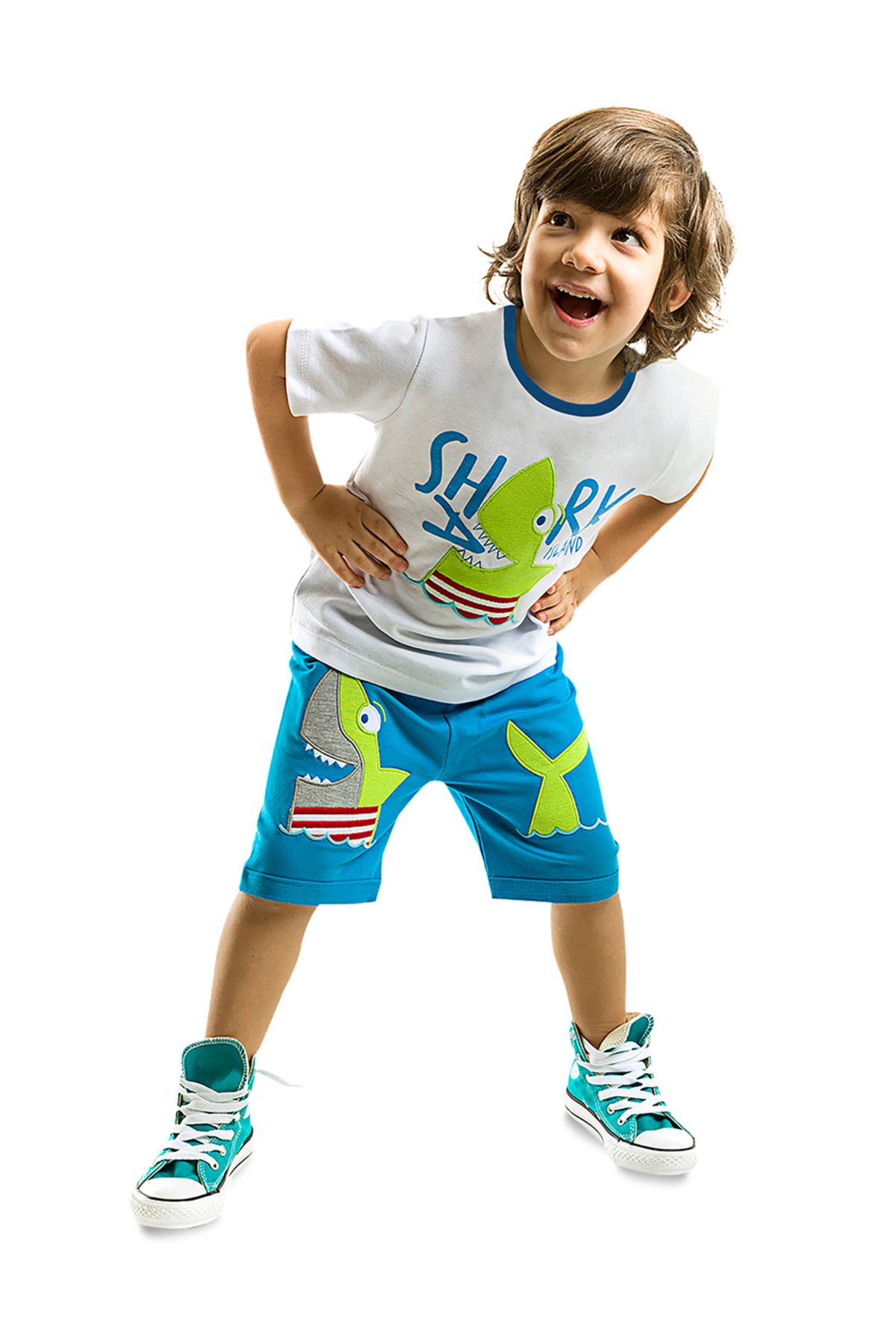 Denokids-Set tricou și pantaloni scurți de vară Shark Island pentru băieți 1