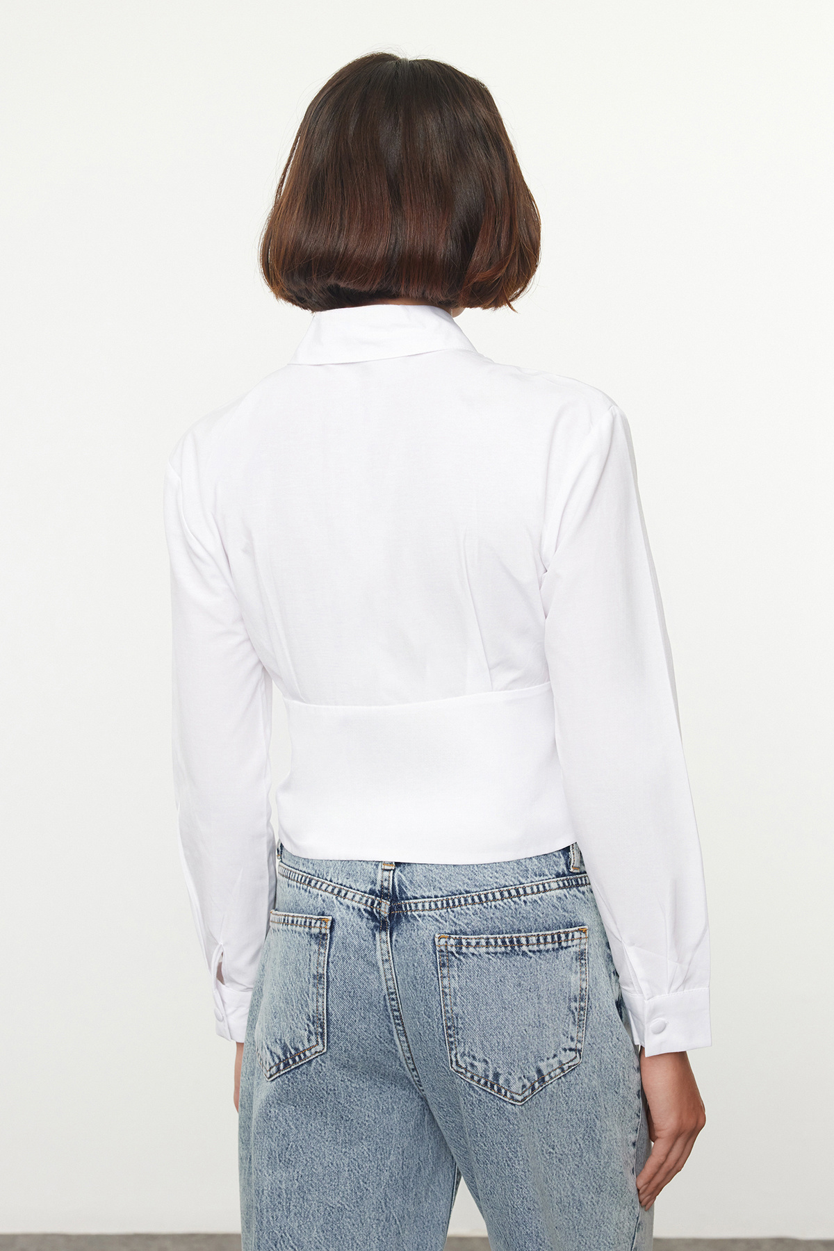 Trendyol Collection-Bílá košile vypasovaného tvaru - v pase TWOAW25GO00075 5
