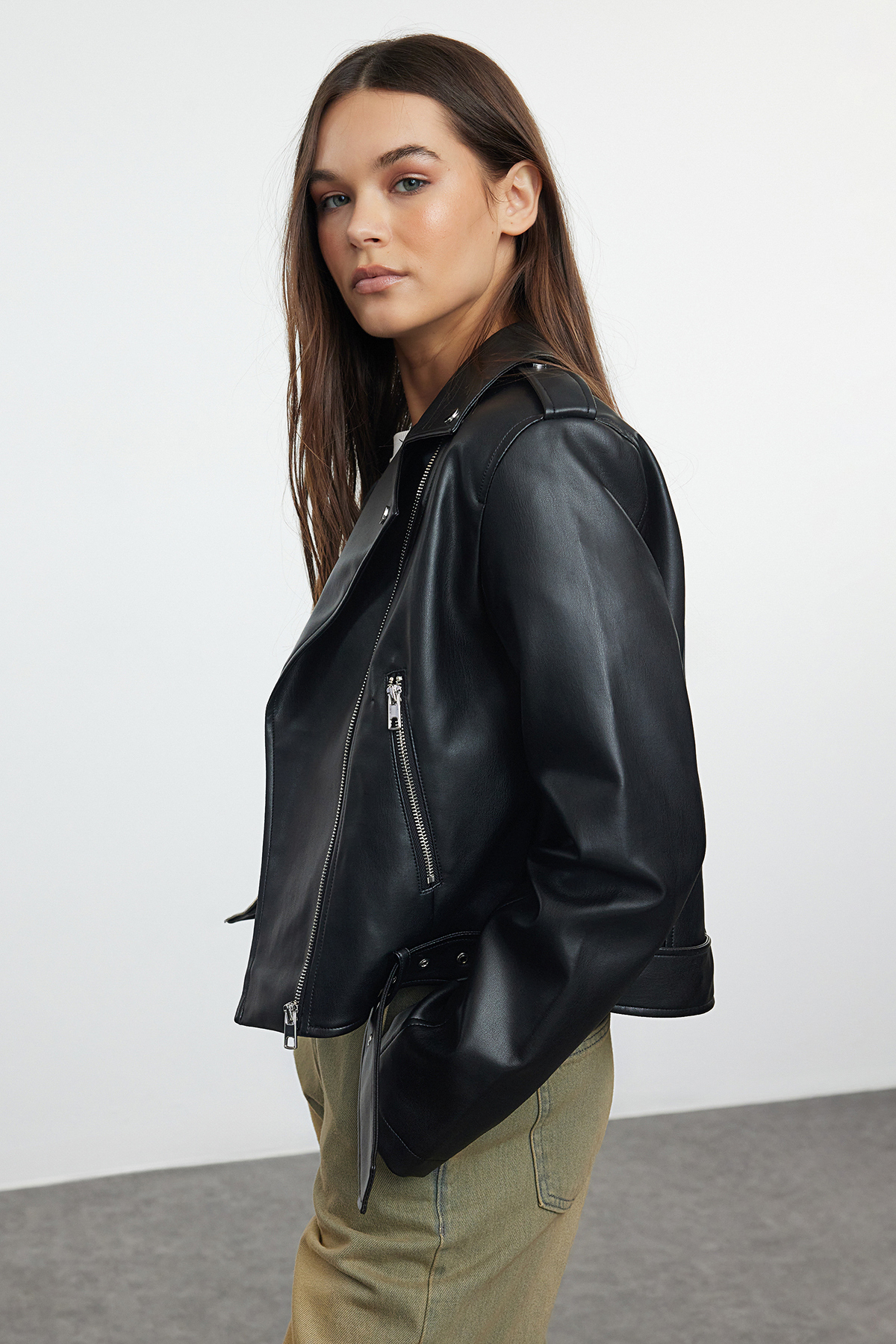 Trendyol Collection Fekete Regular Fit műbőr motoros vékony kabát kabátok TWOAW25MO00002