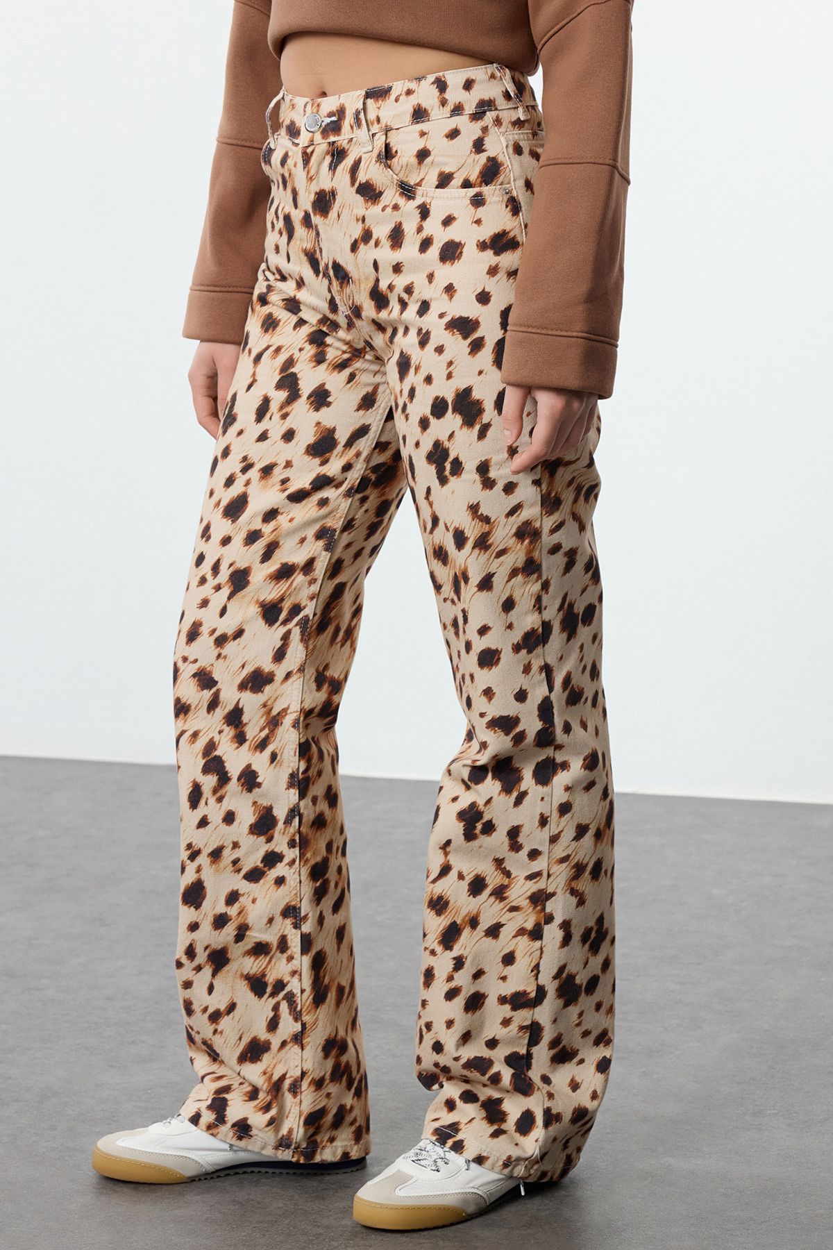 Trendyol Collection-High Waist and Leopard Print Brown Wide Leg Jeans - Twoaw25Je00257 4