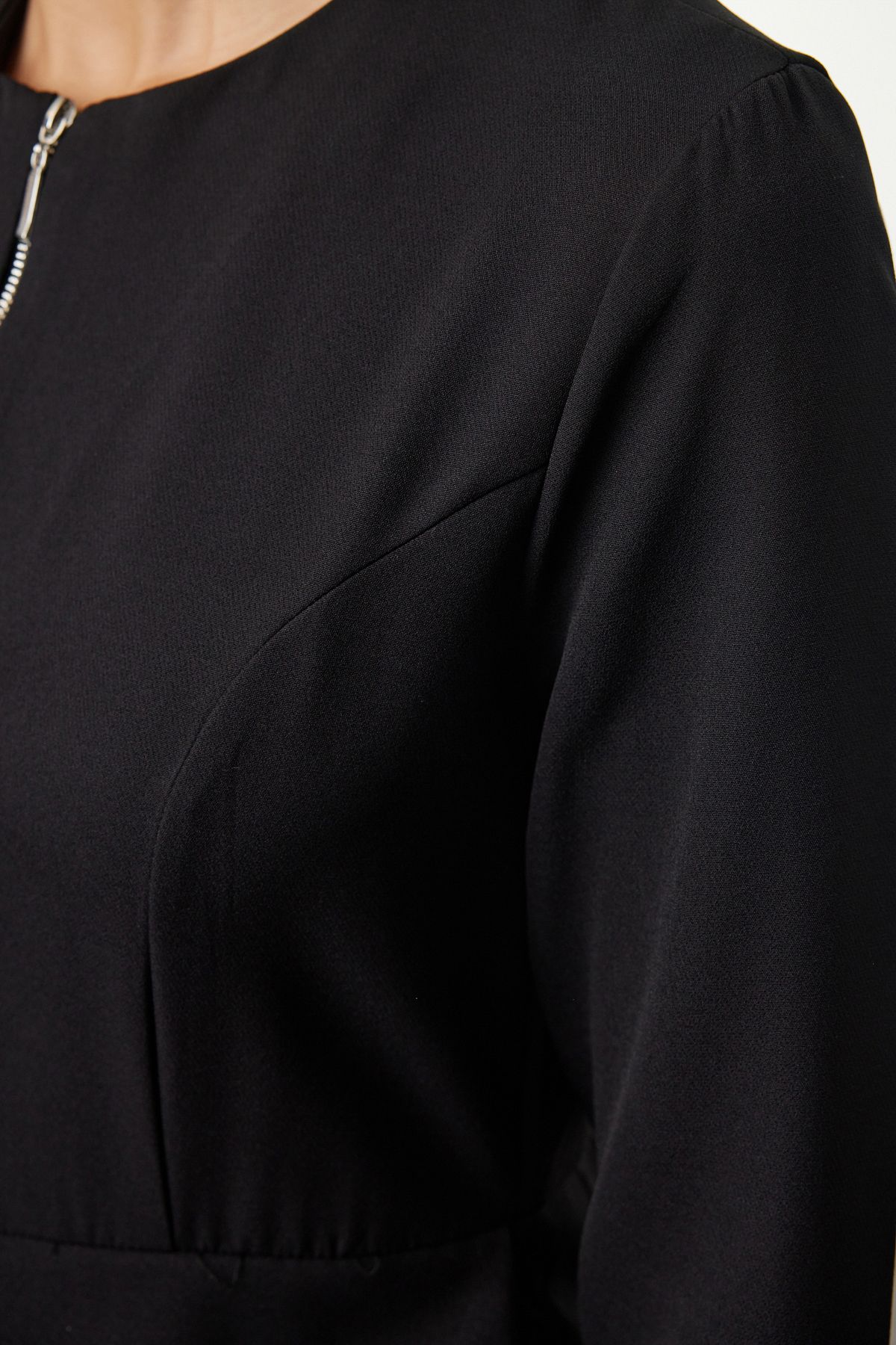 Trendyol Modest-Plissiertes schwarzes gewebtes Kleid - Reißverschlussdetails Tctaw25eb00120 4
