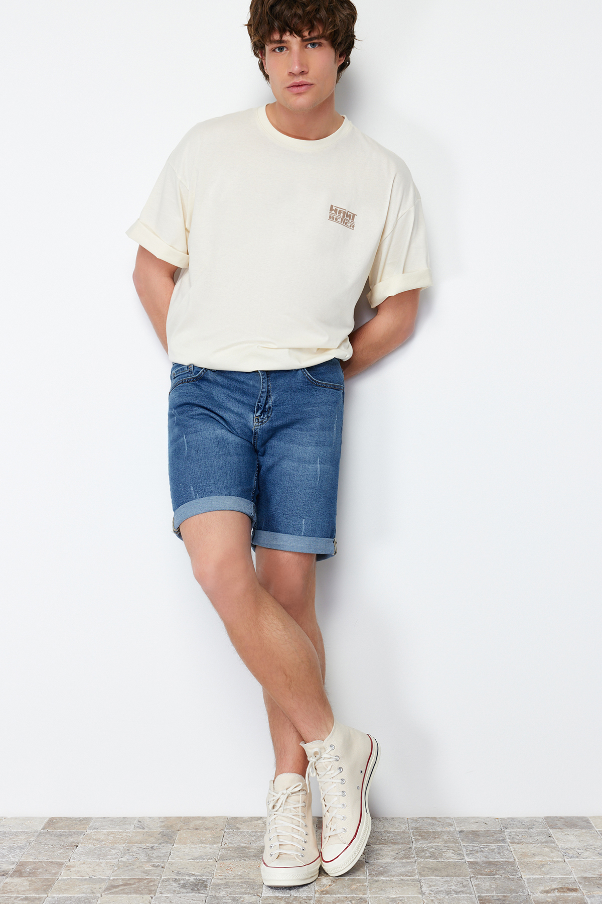 Trendyolmilla  Indigo Slim Fit Tırmık Destroylu Denim Kot Şort TMNSS21SR0727 - Görsel 9