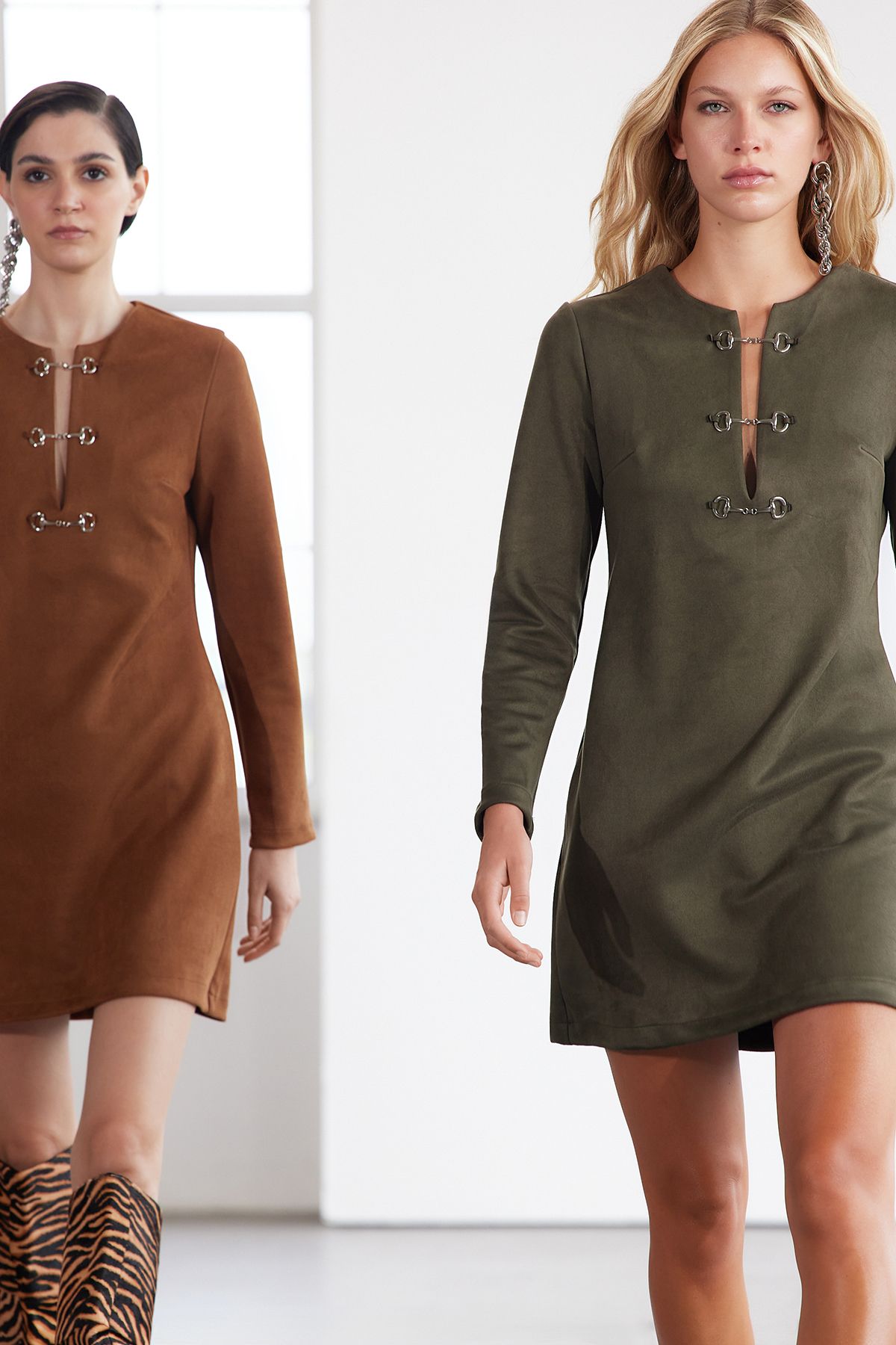 Trendyol Collection Mini Sukienka Zimowa Ze Zamszu - Khaki Z Ozdobnymi Dodatkami, Edycja Limitowana Twoaw25el00293 Kobieta - 36