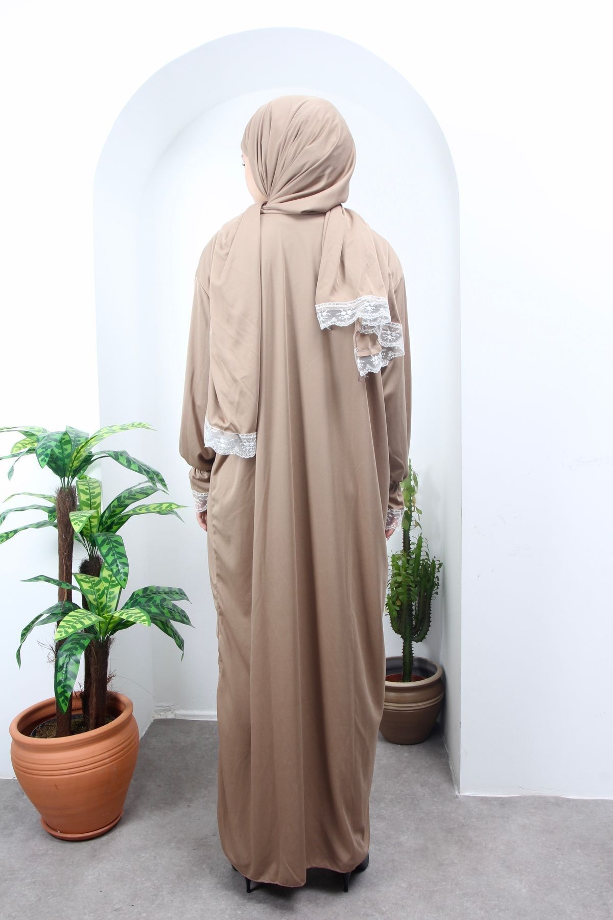 https://cdn.dsmcdn.com/ty1539/product/media/images/ty1536/prod/QC/20240912/13/17fa9636-0fe9-3ddb-9115-397d7362e9ac/1_org_zoom.jpg