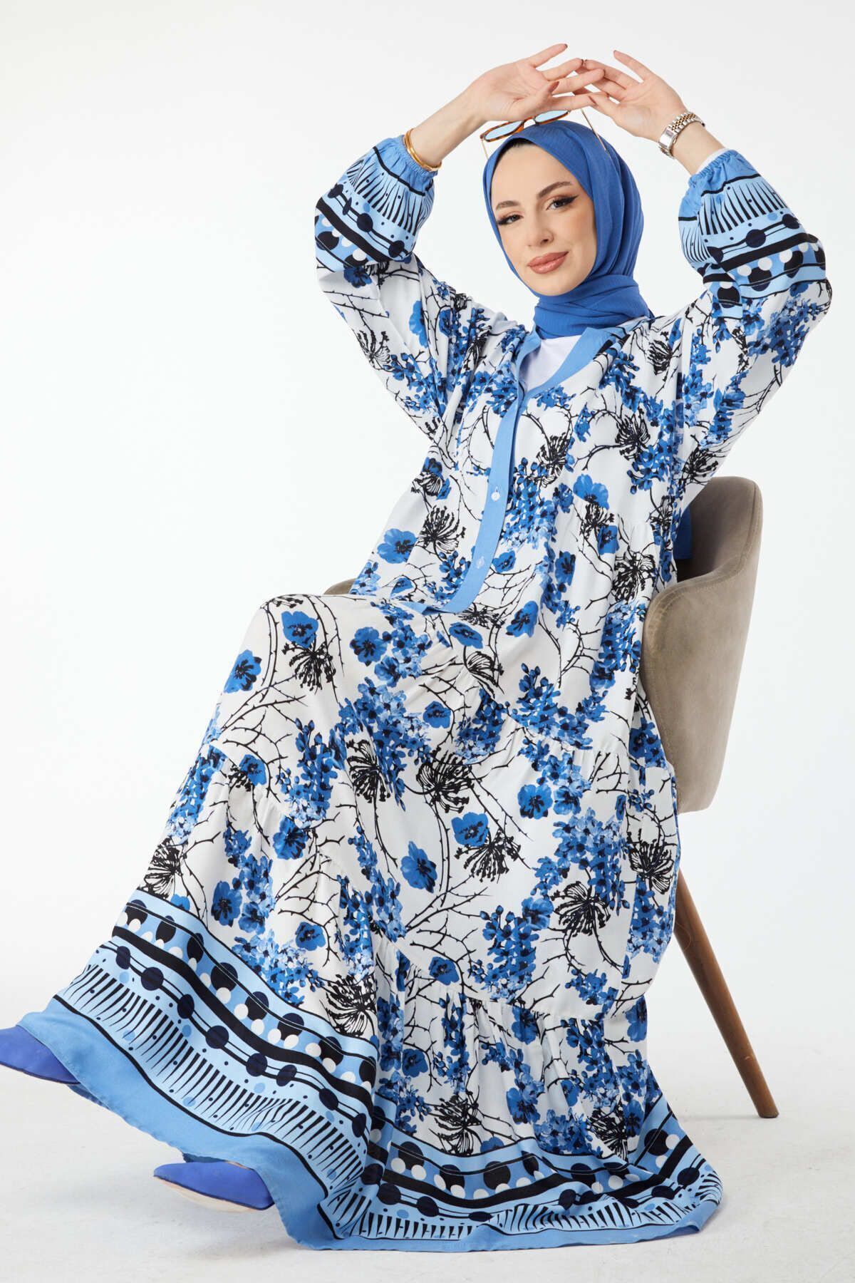 TOFİSA-Blaues gemustertes zweireihiges Damenkleid mit V-Ausschnitt - 24451 2