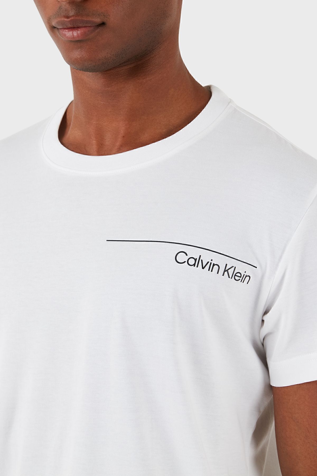 تی شرت سفید مردانه پنبه ای معمولی تناسب T KM0KM00964YCD TRET TURN KM0KM00964 Calvin Klein