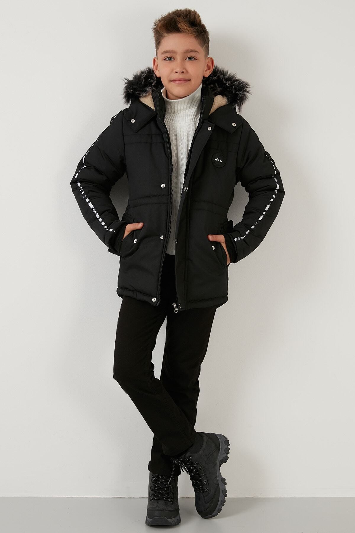 complete the look image