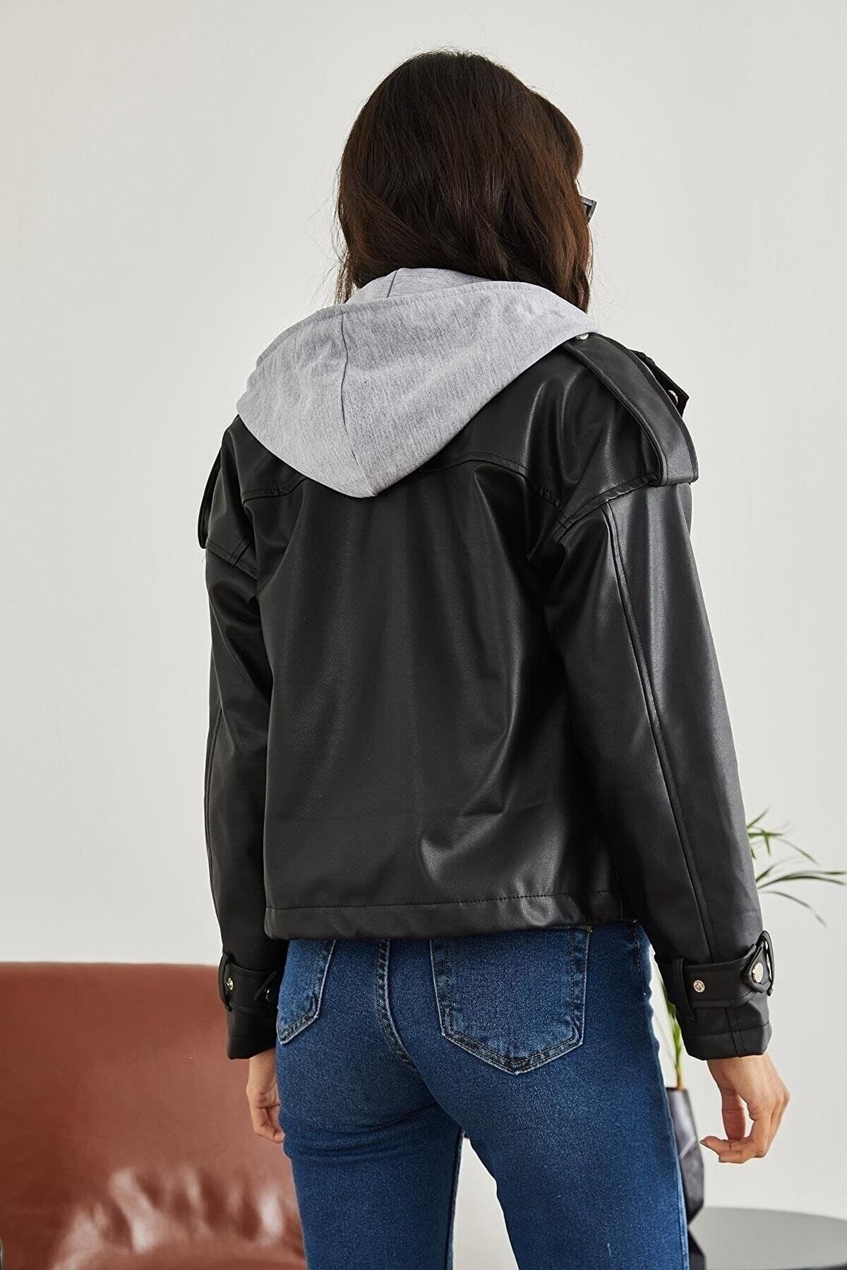 SORTEÈ-Graue Lederjacke mit Kapuze für Damen 4