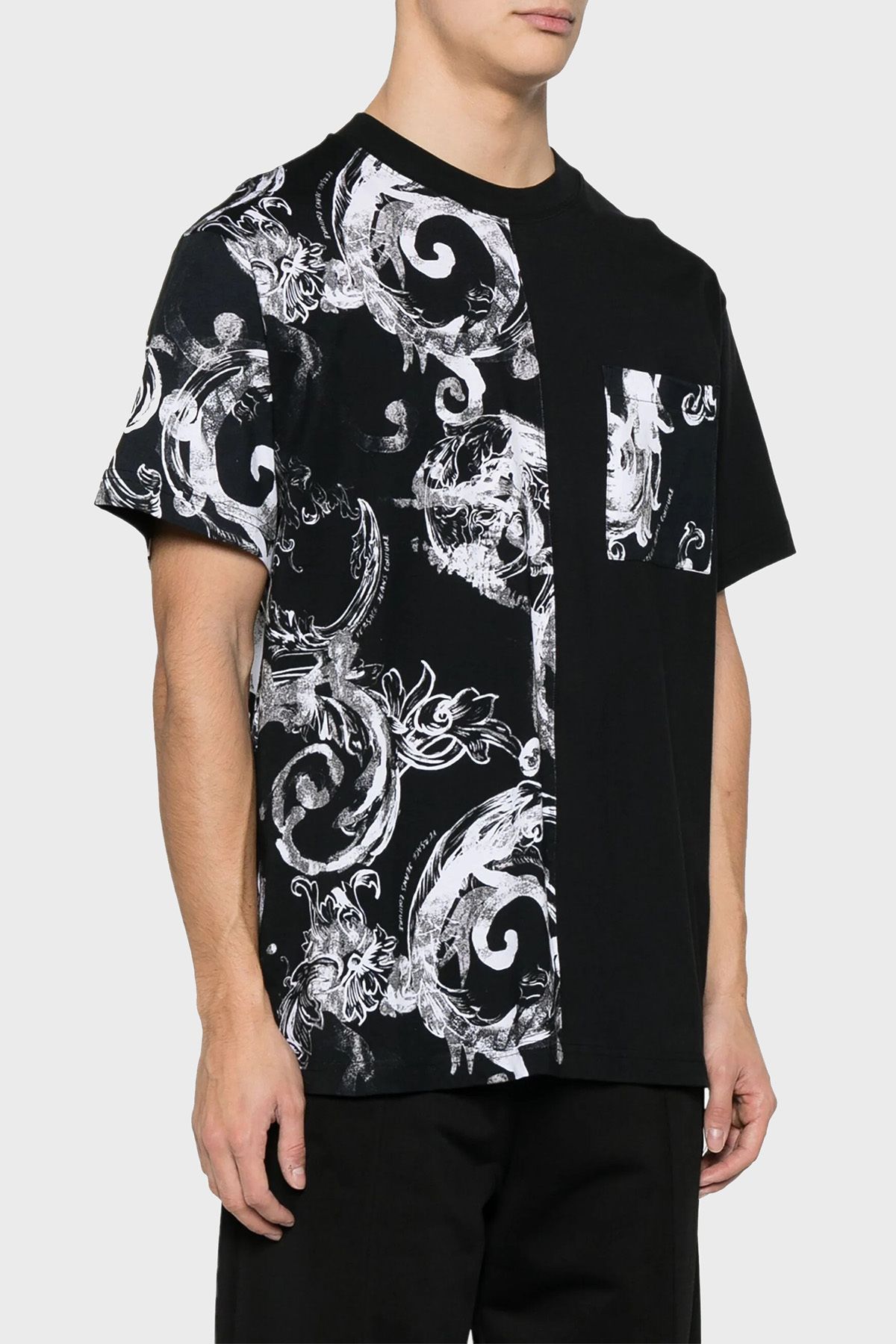 پیراهن تی شرت مردانه با یقه نخی طرح دار با تناسب معمولی 76GAH611 JS287 VERSACE JEANS COUTURE