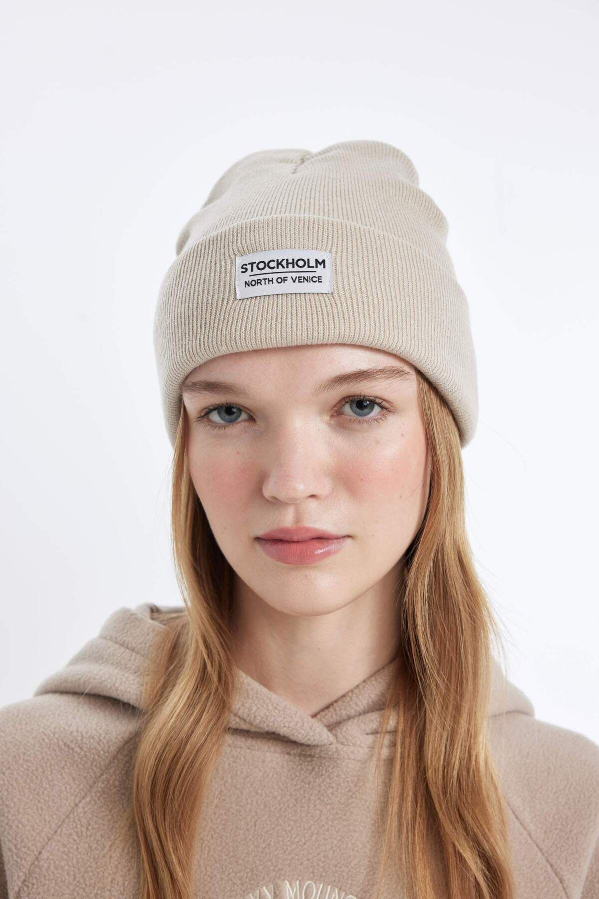 DeFacto-Dfc - Women's City Themed Woven Label Beanie 1