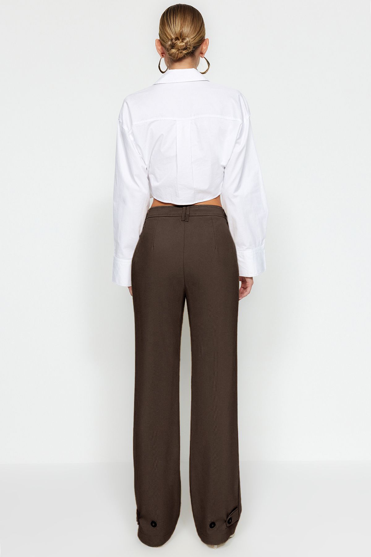 Trendyol Collection-Braune, gerade geschnittene, gewebte Hose mit Gürtel – TWOAW24PL00236 8