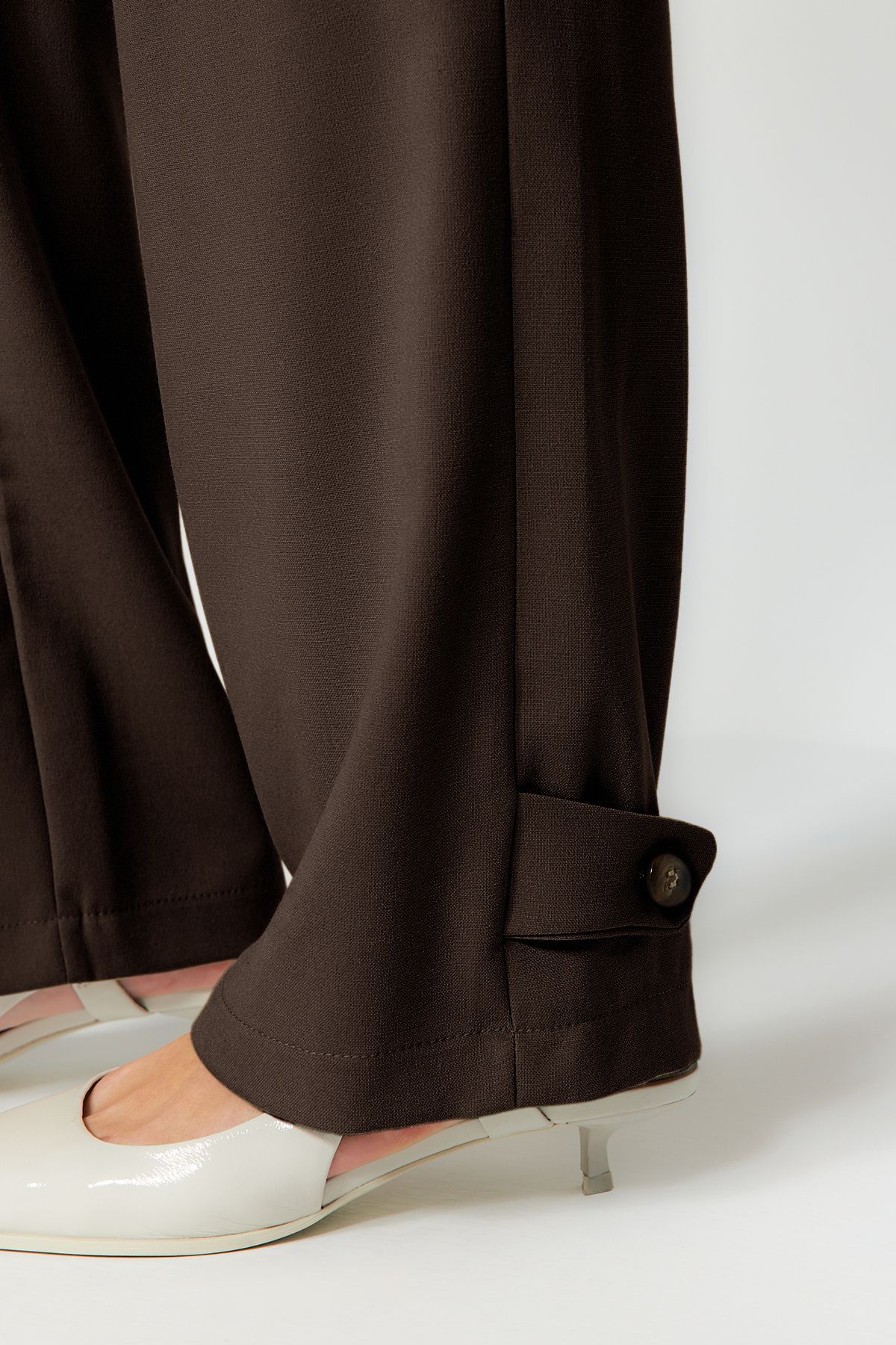 Trendyol Collection-Braune, gerade geschnittene, gewebte Hose mit Gürtel – TWOAW24PL00236 6