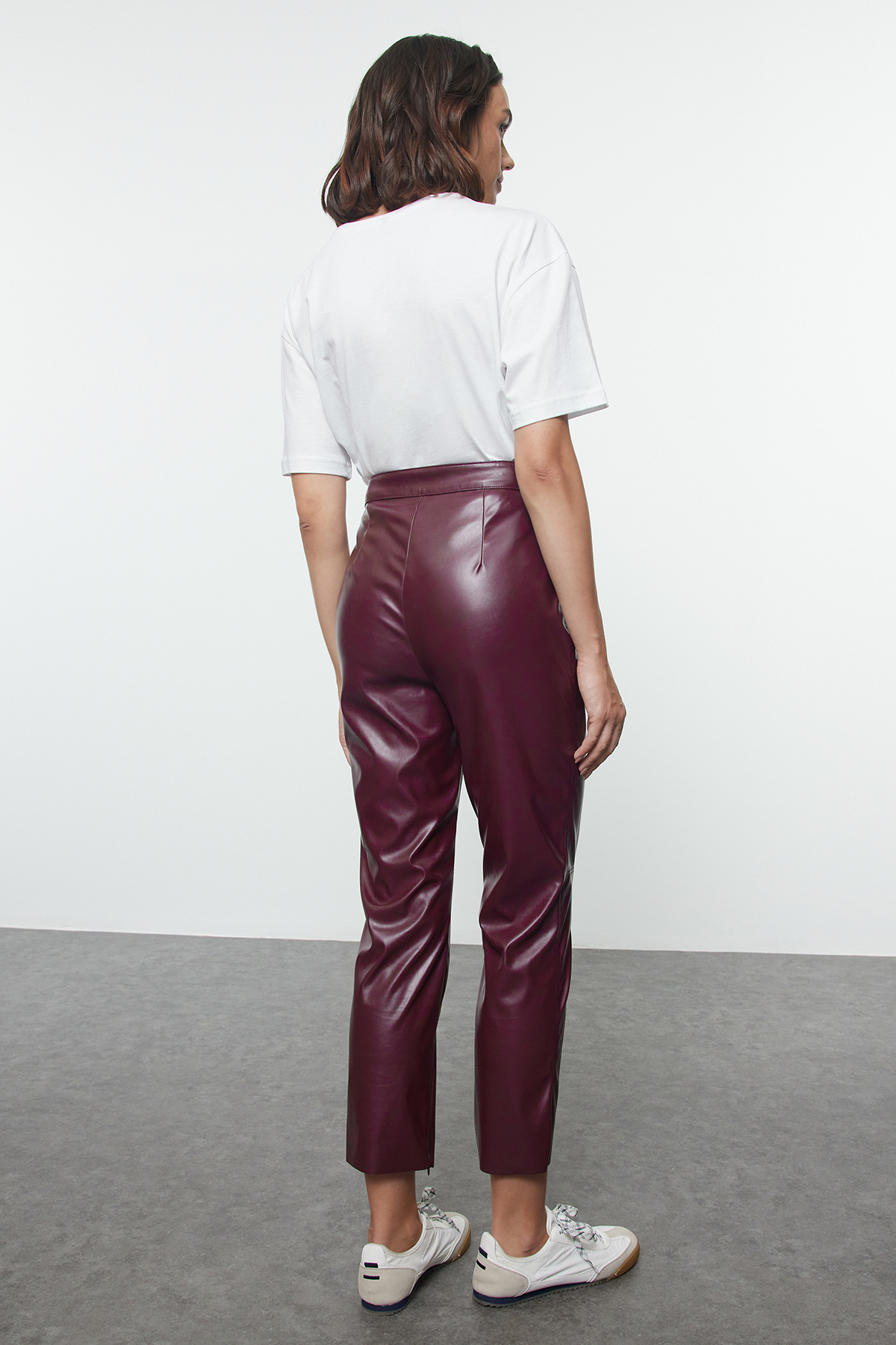 Trendyolmilla  Bordo Suni Deri Cigarette Paçası Fermuarlı Dokuma Pantolon TWOAW25PL00049 - Görsel 6