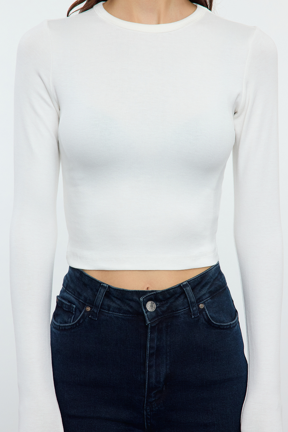 Trendyolmilla  Ekru Viskoz Yumuşak Kumaşlı Fitted Crop Esnek Örme Bluz TWOAW24BZ00048 - Görsel 4