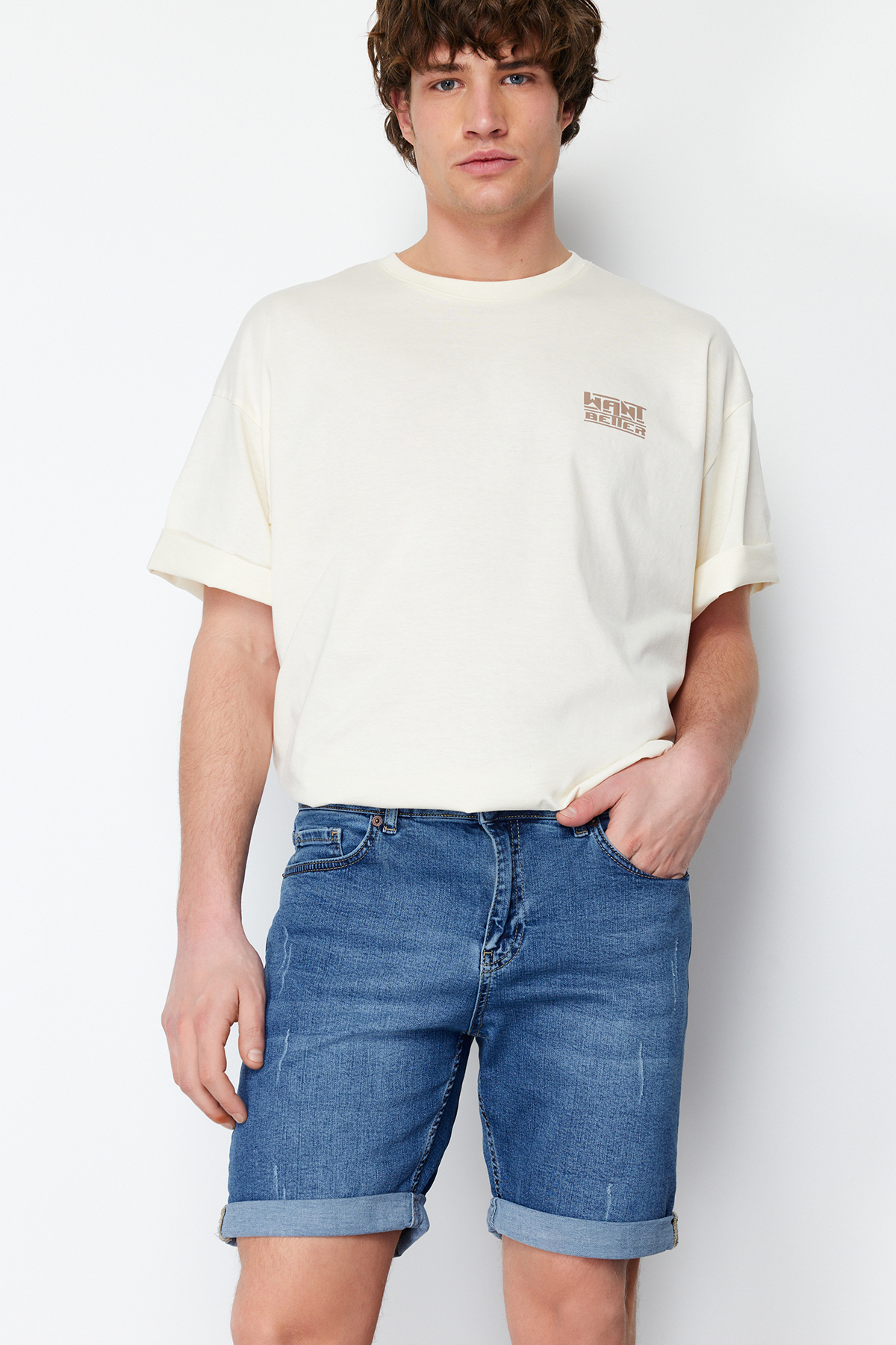 Trendyolmilla  Indigo Slim Fit Tırmık Destroylu Denim Kot Şort TMNSS21SR0727 - Görsel 7