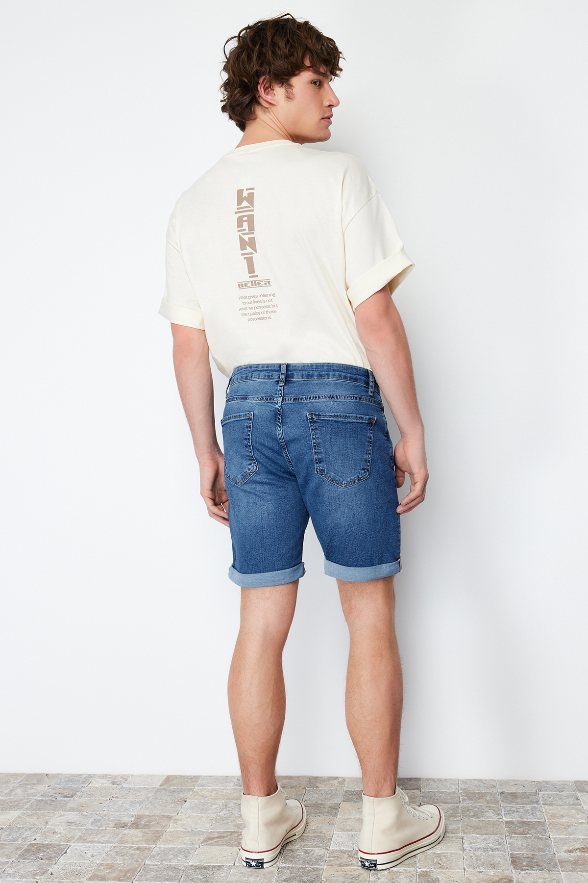 Trendyolmilla  Indigo Slim Fit Tırmık Destroylu Denim Kot Şort TMNSS21SR0727 - Görsel 12