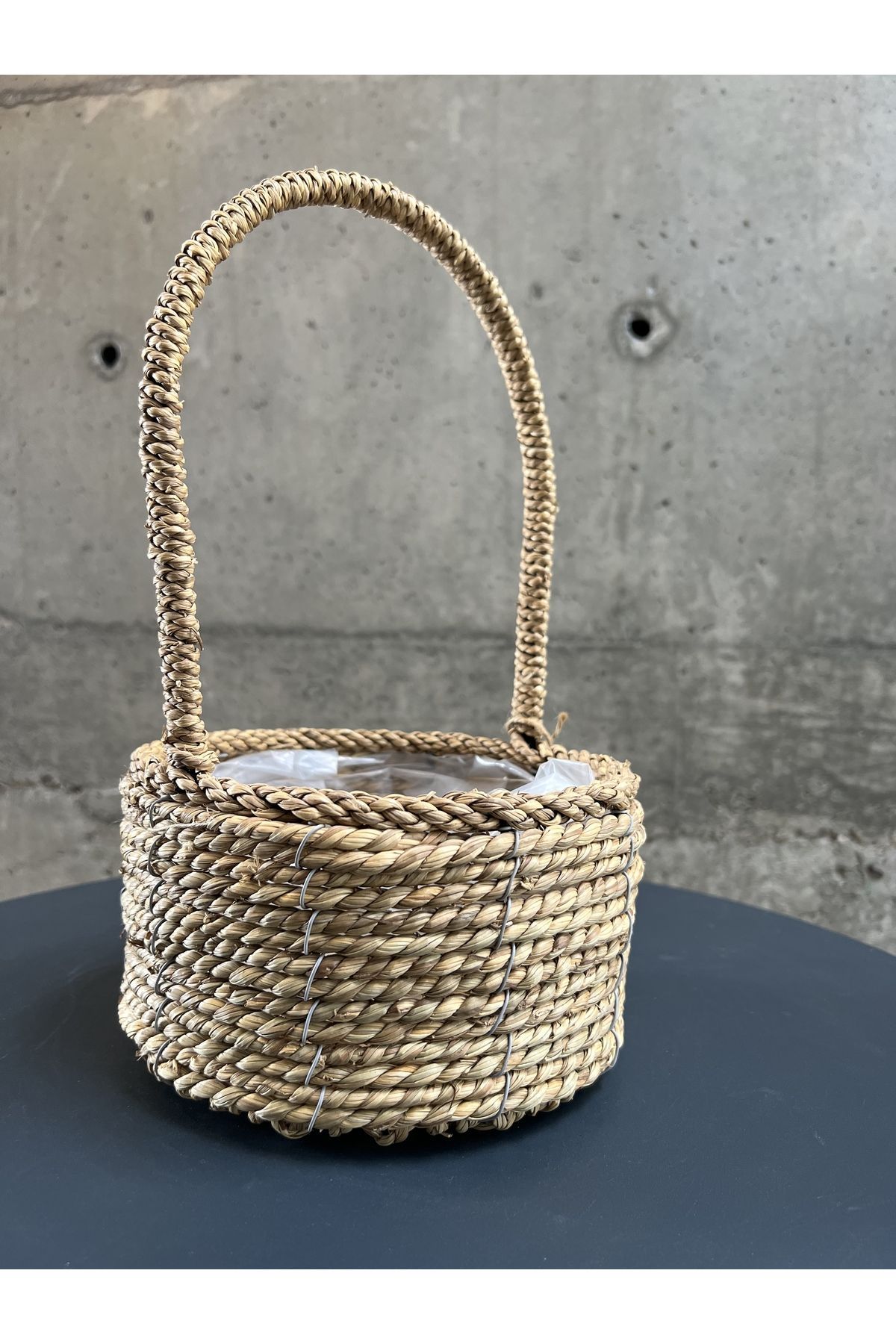 CasaLinda-Small Wicker Round Flower Pot - with Handle 3