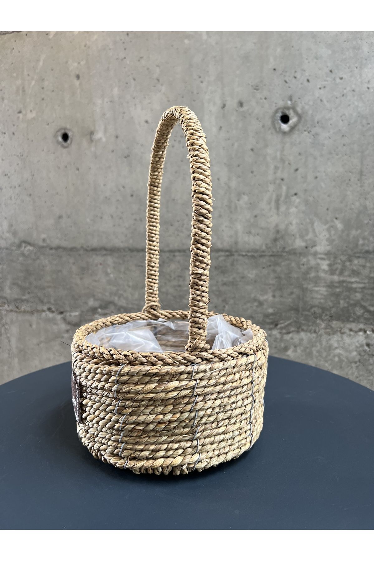 CasaLinda-Small Wicker Round Flower Pot - with Handle 2