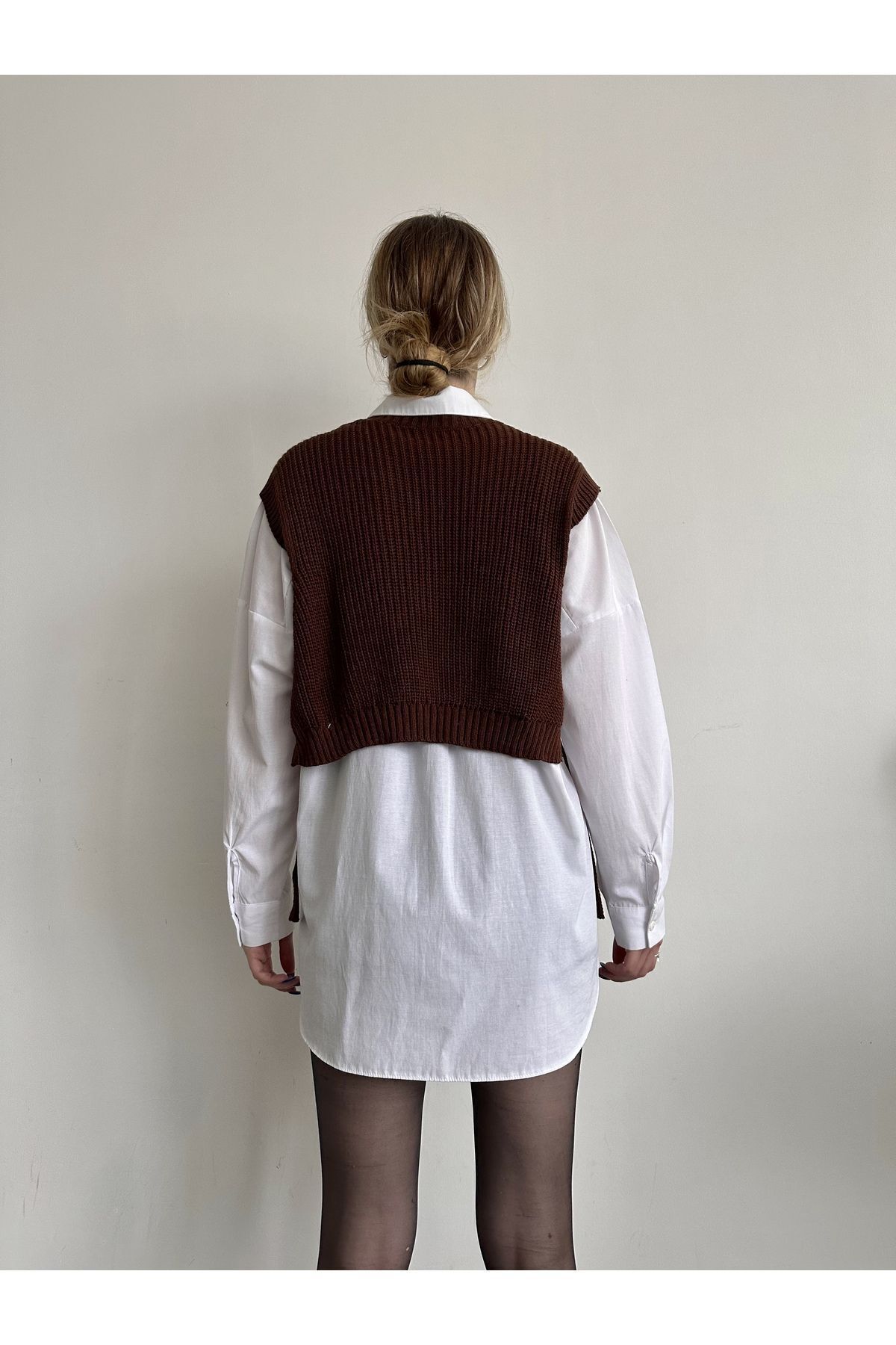 BEJNA-Damen-Strickpullover mit seitlichem Bindeband und Perlendetails in Braun 5