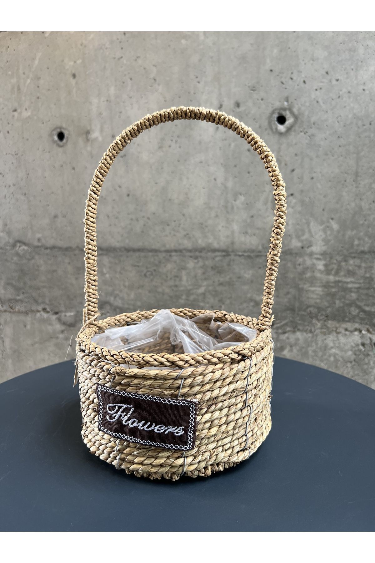 CasaLinda-Small Wicker Round Flower Pot - with Handle 1
