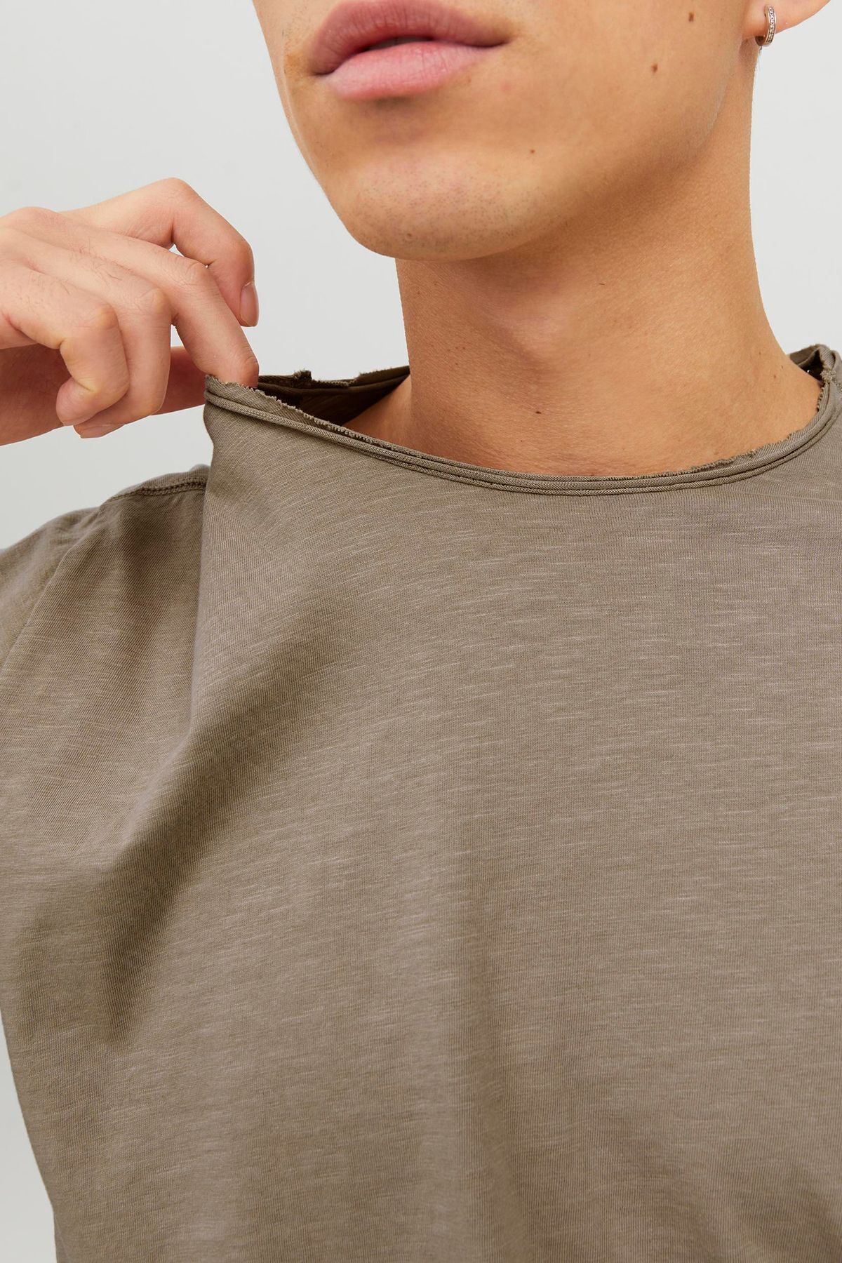 تیشرت مردانه بژ جک اند جونز | TYCHHIRHHN170981929043269 اورجینال - تصویر 4