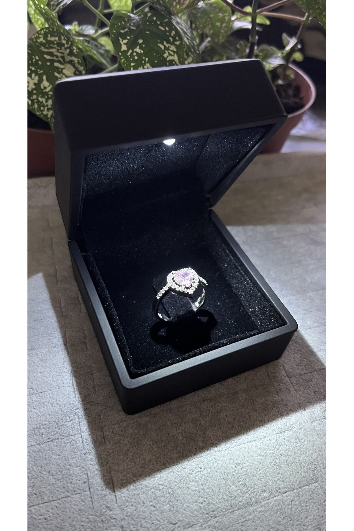 https://cdn.dsmcdn.com/ty1540/product/media/images/ty1540/prod/QC/20240913/09/826d252d-bad6-3b55-84a2-766ff388c93f/1_org_zoom.jpg