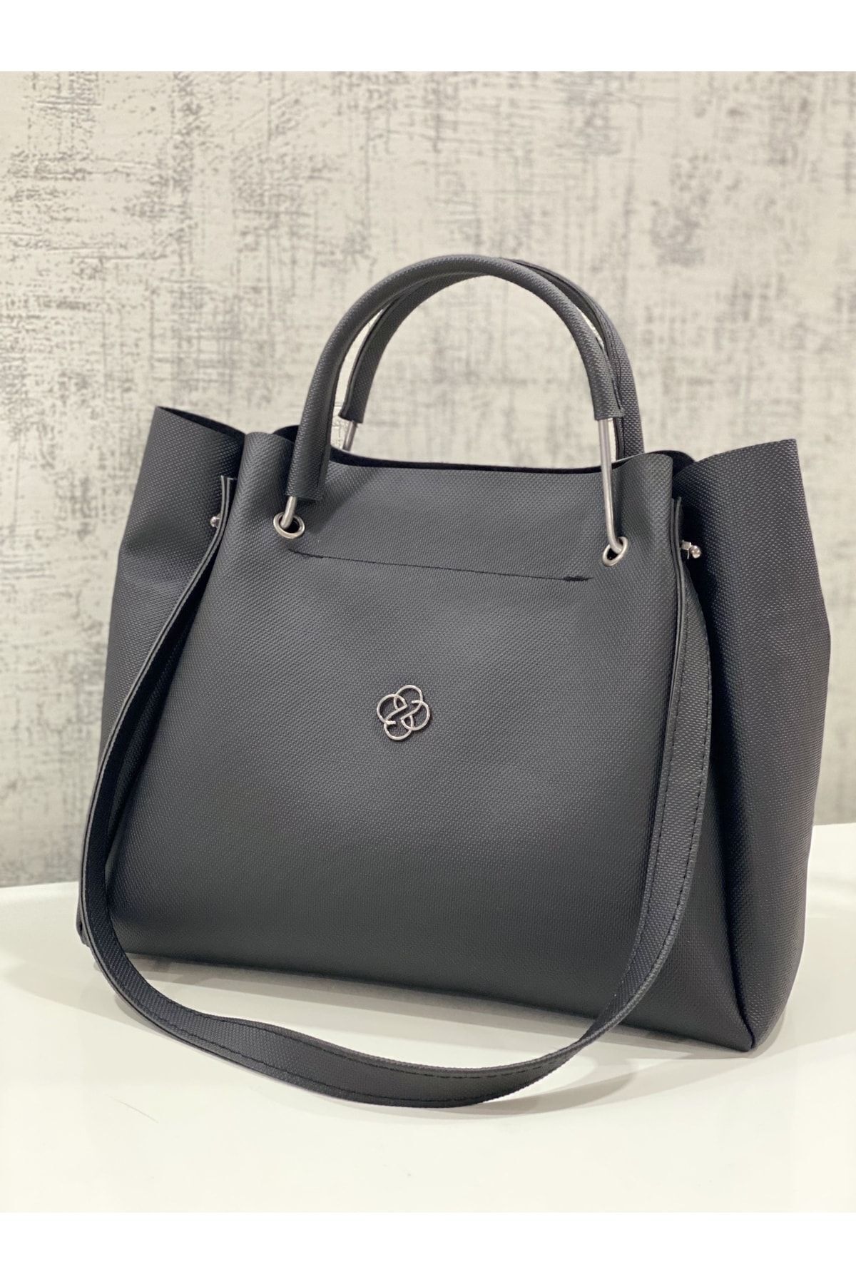 https://cdn.dsmcdn.com/ty1540/product/media/images/ty1541/prod/QC/20240912/18/9a03adb4-058e-3abd-bc3b-cc5e4a99b090/1_org_zoom.jpg
