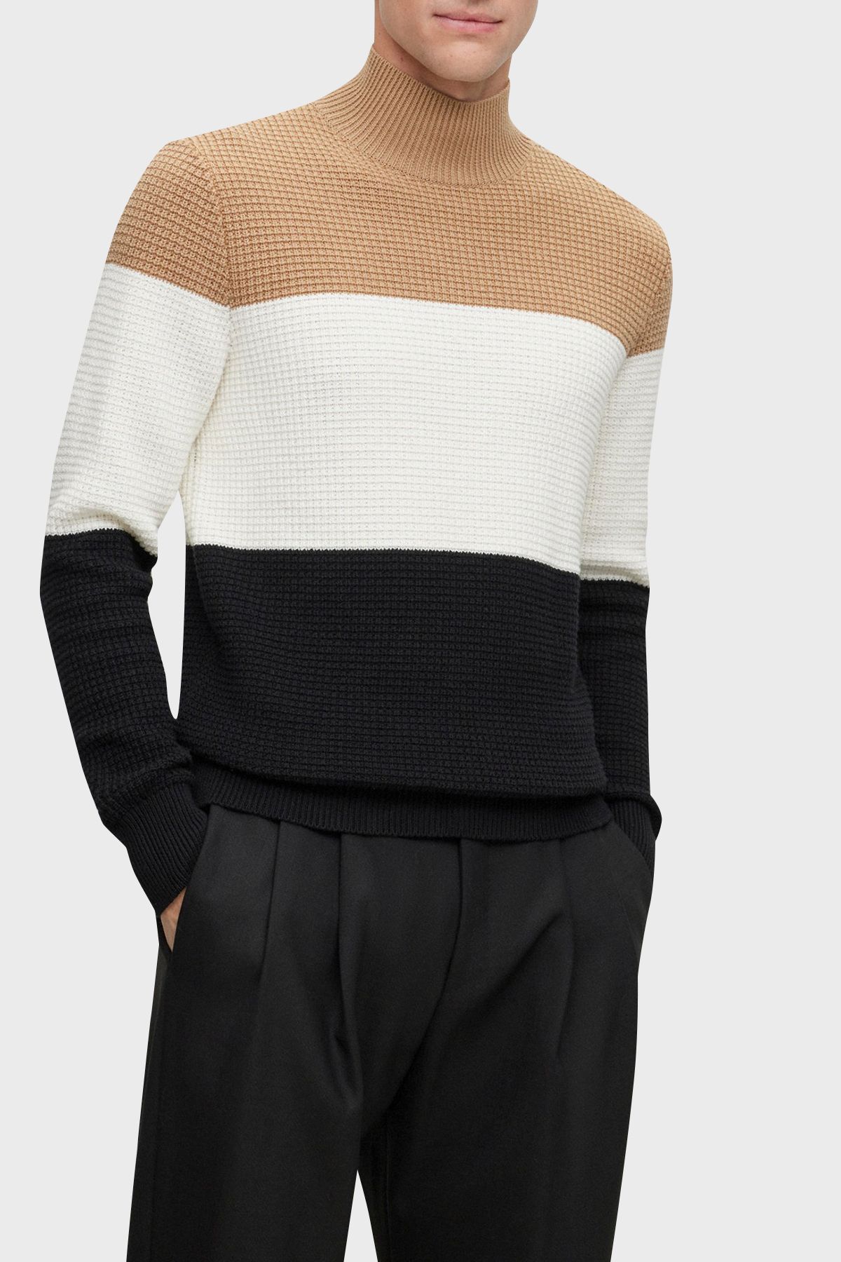 ژاکت پشمی ترکیبی یقه‌ای با رنگ بلوک شده ژاکت یقه‌وی با تناسب معمولی ژاکت مردانه SWEATER 50500656 001 BOSS