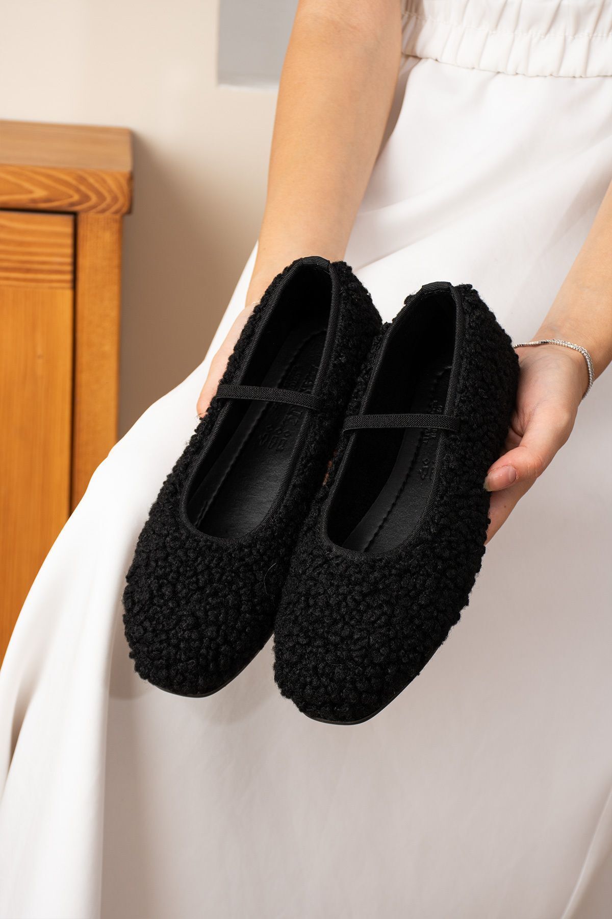 https://cdn.dsmcdn.com/ty1540/product/media/images/ty1541/prod/QC/20240913/09/b1fb2957-380a-3bdb-b0a8-fc5eca97452f/1_org_zoom.jpg