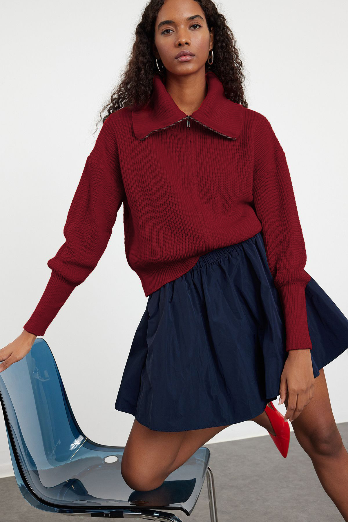 Trendyol Collection Czerwony kardigan z dzianiny z kołnierzykiem typu „kołnierz w kolorze claret” i zamkiem błyskawicznym, szeroki krój - Twoaw24Hi00072