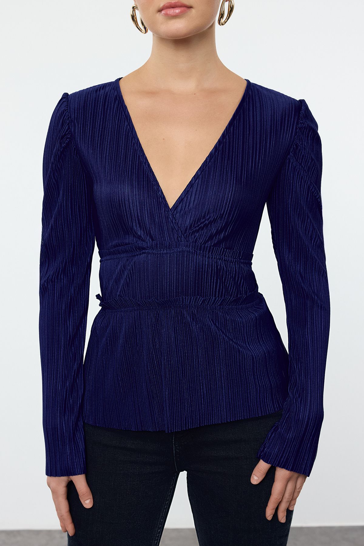 Trendyol Collection-Bluză cu pliuri cu decolteu în V și cu volane - TWOAW24BZ00278 3