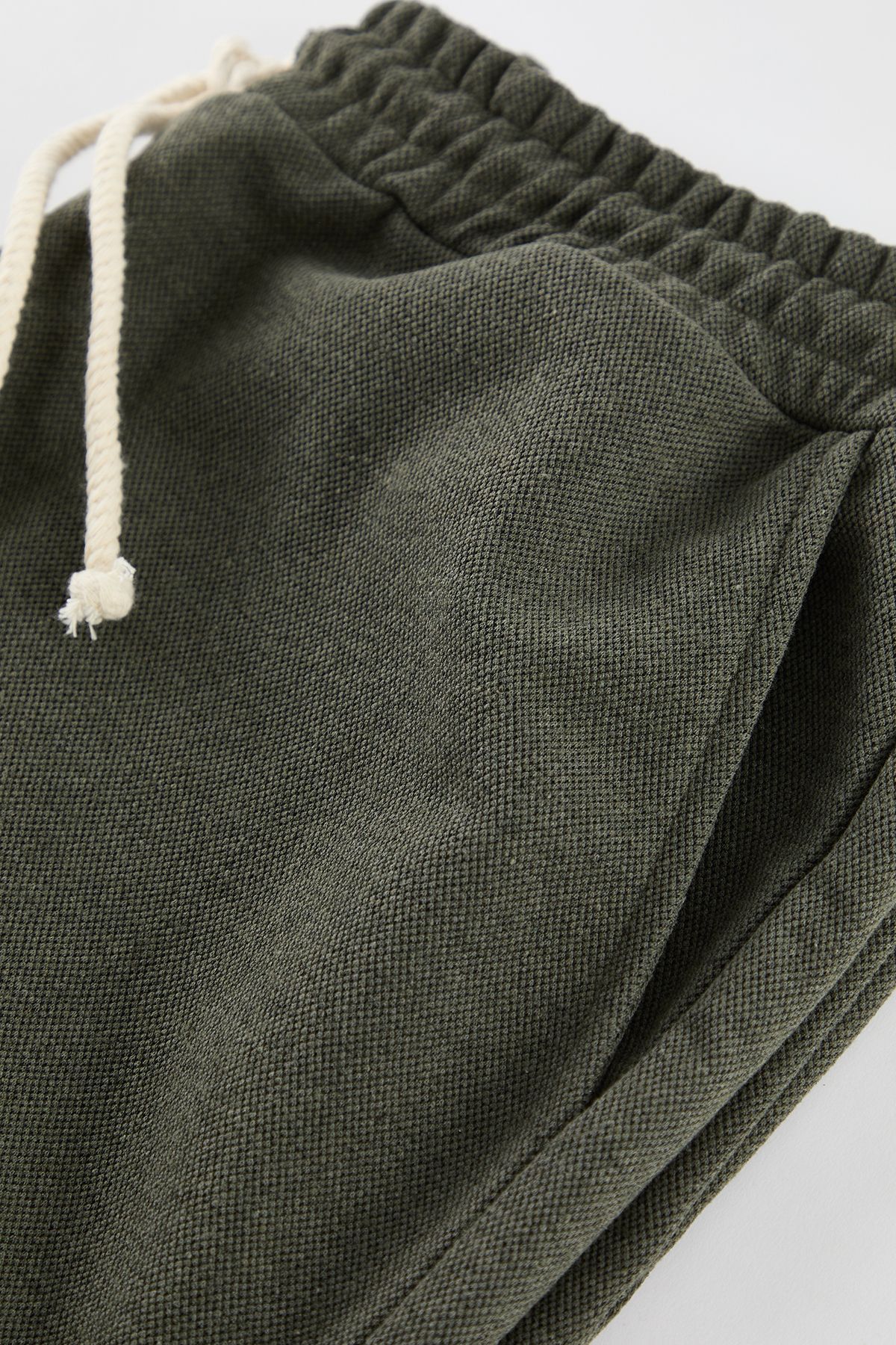 Trendyol Collection-Khakifarbene strukturierte Jogginghose in Übergröße – 100 % Baumwolle, reguläre Passform TMNAW25AJ00010 4