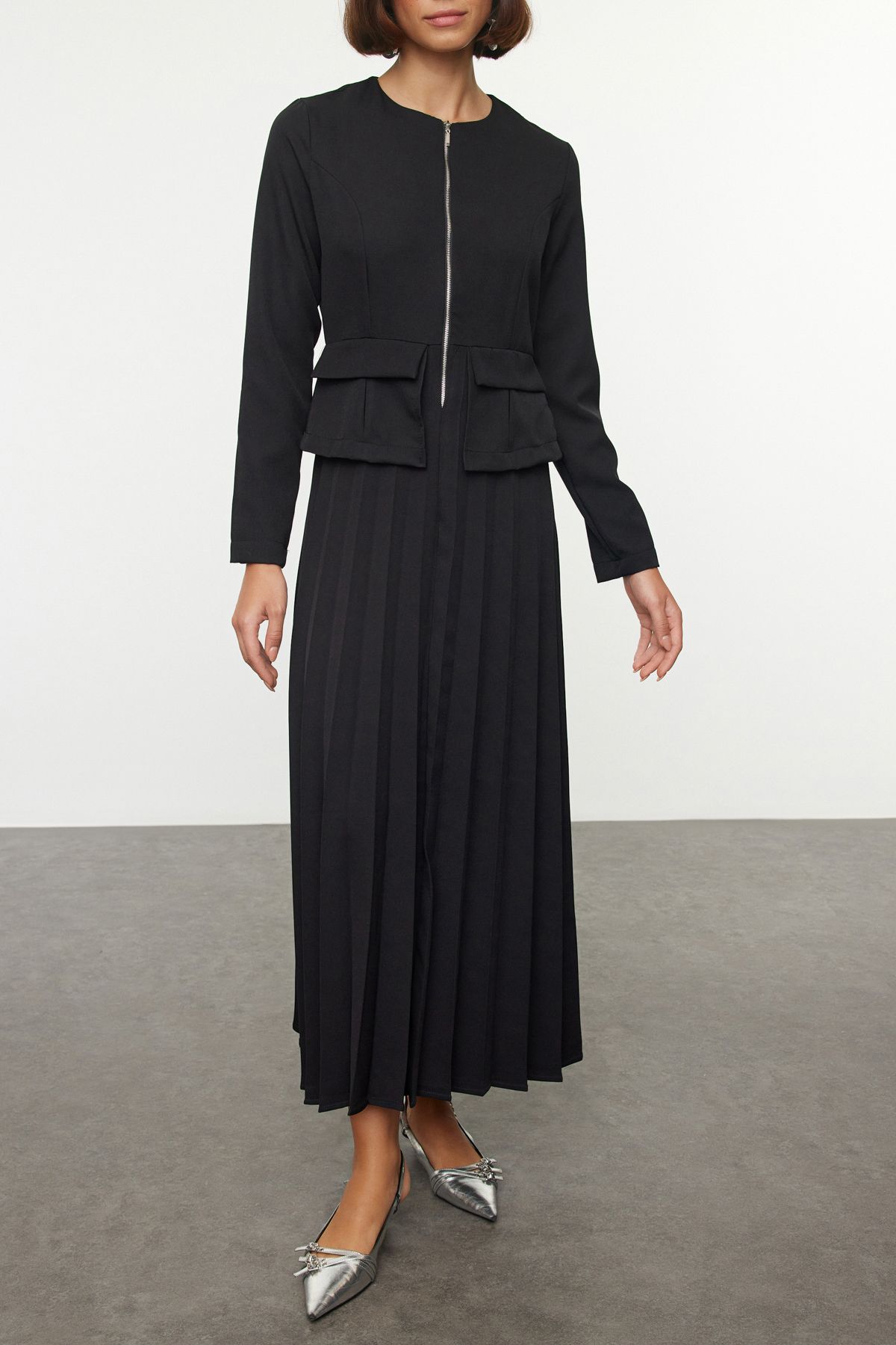 Trendyol Modest-Plissiertes schwarzes gewebtes Kleid - Reißverschlussdetails Tctaw25eb00120 3