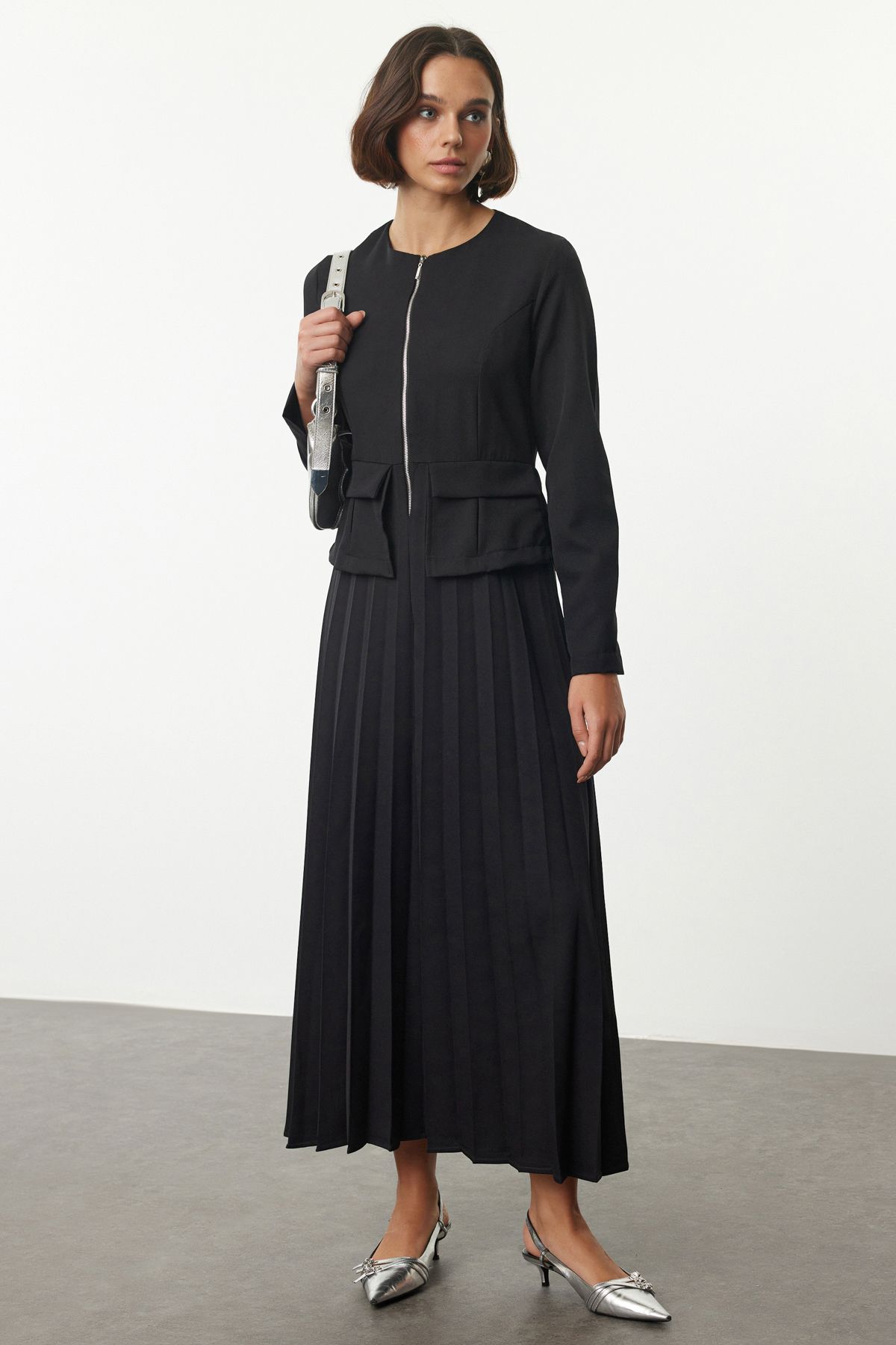 Trendyol Modest-Plissiertes schwarzes gewebtes Kleid - Reißverschlussdetails Tctaw25eb00120 2