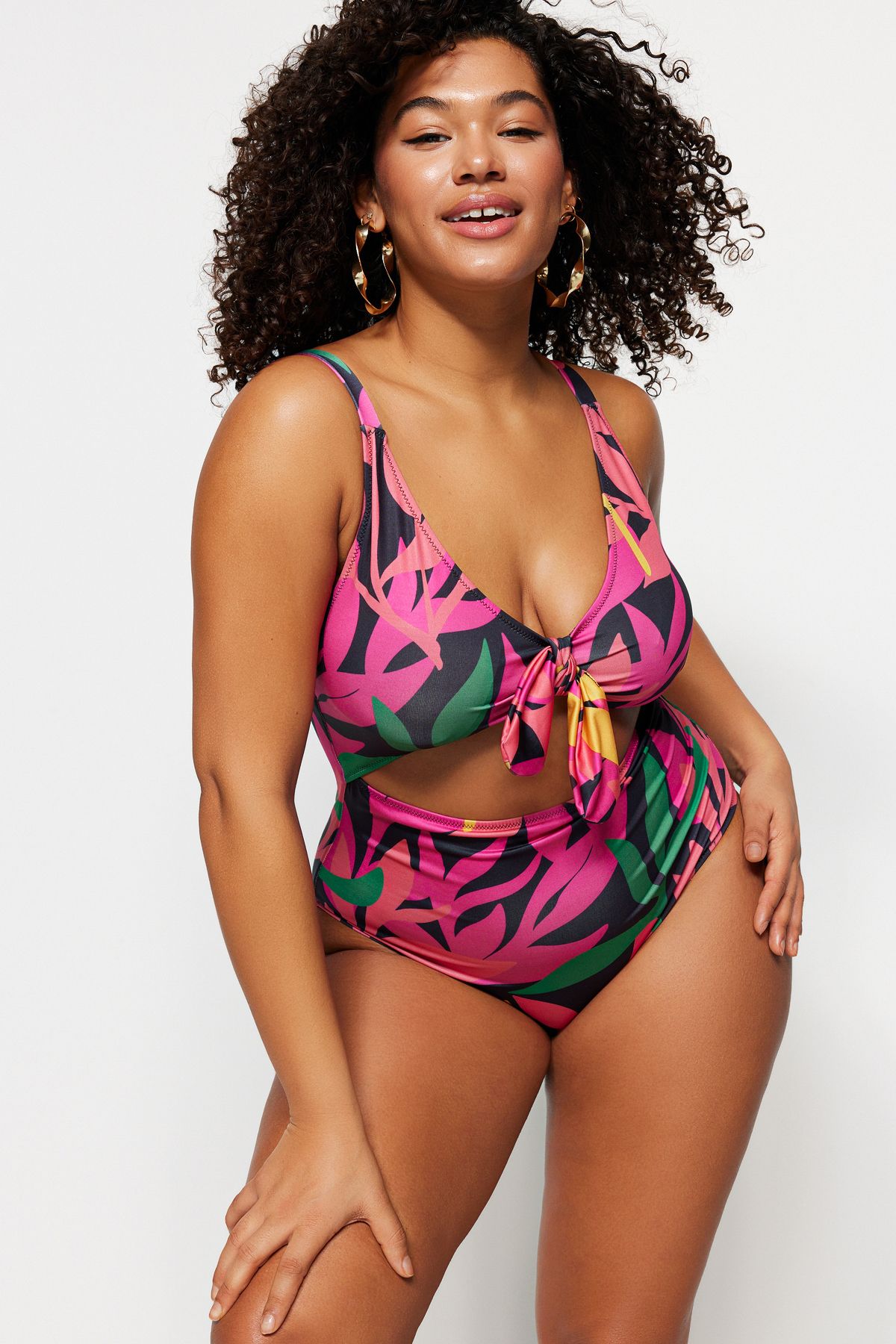 Trendyol Curve-Plus-Size-Badeanzug mit mehrfarbigem Blumendruck und V-Ausschnitt – Bindedetail TBBSS23AM00008 3