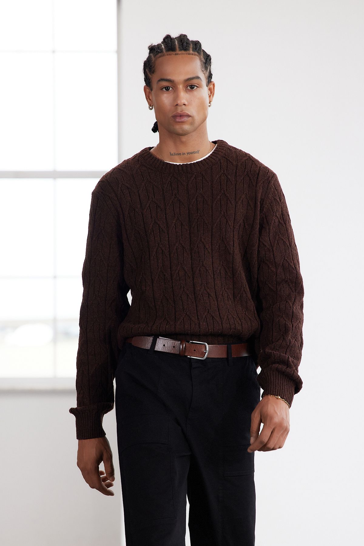 Trendyol Collection-Strukturierter Strickpullover mit dunklem Fliesenmuster und normaler Rundhalsausschnitt TMNAW25KZ00021 12