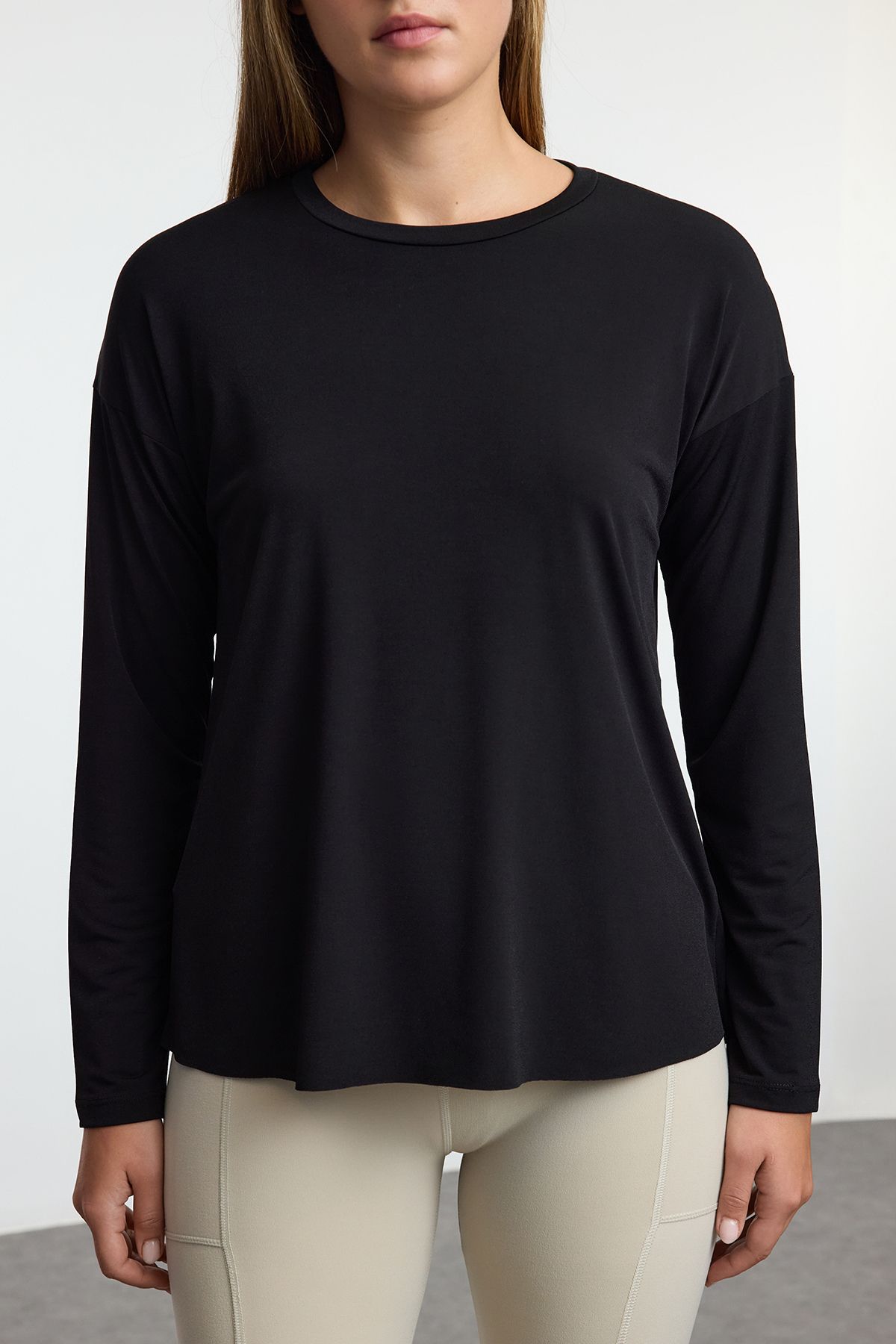 Trendyol Collection-Czarna tkanina Scuba - odblaskowa bluzka z nadrukiem Thmaw25Bz00009 4