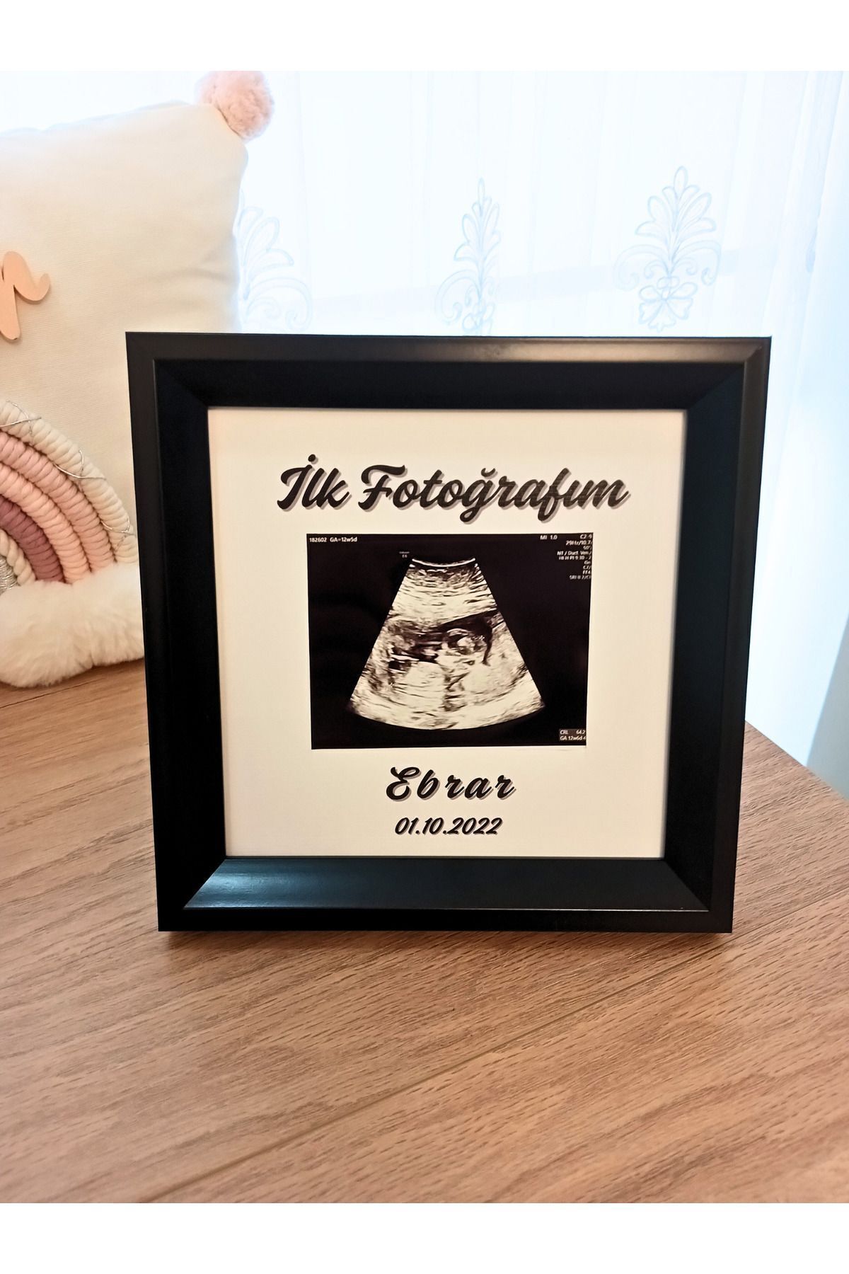 İsme Özel Bebek Ilk Fotoğrafım Ultrason Çerçevesi Hediye Anı Çerçevesi Siyah Renk 20x20 Cm