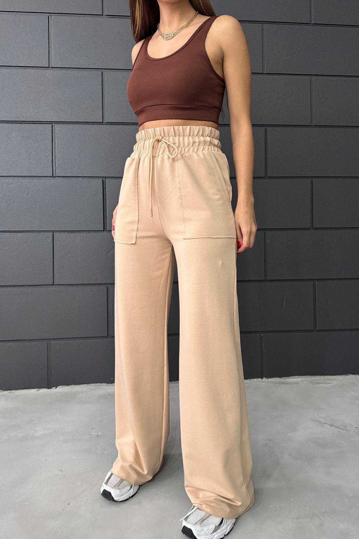 Women's Cream Two Thread Elastic Waist Pocket Detailed Wide Leg Joggers