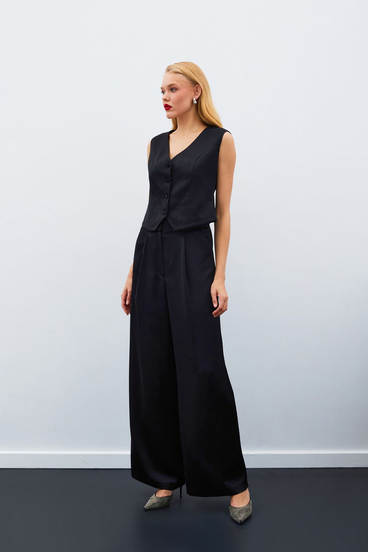 complete the look image