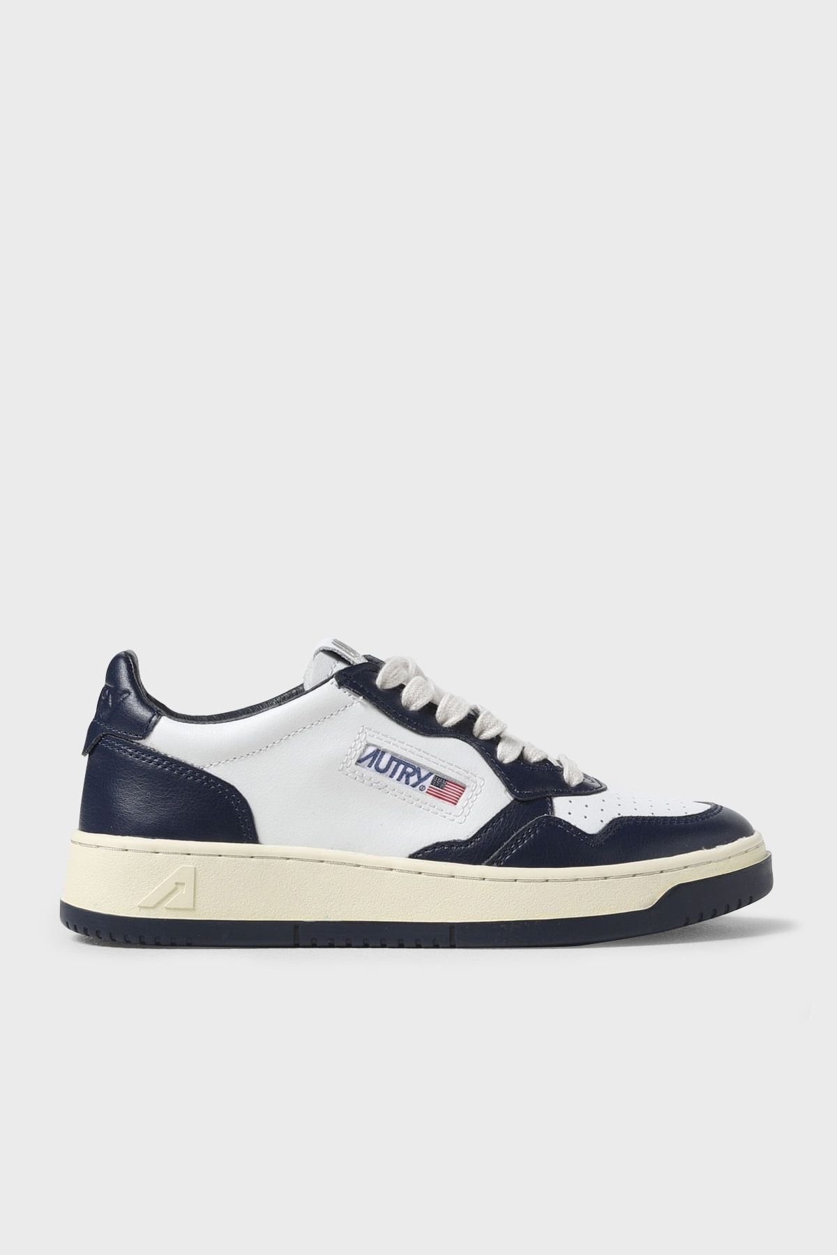 مدال آور کفش کتانی چرم اصل SHOES AULW AUTRY