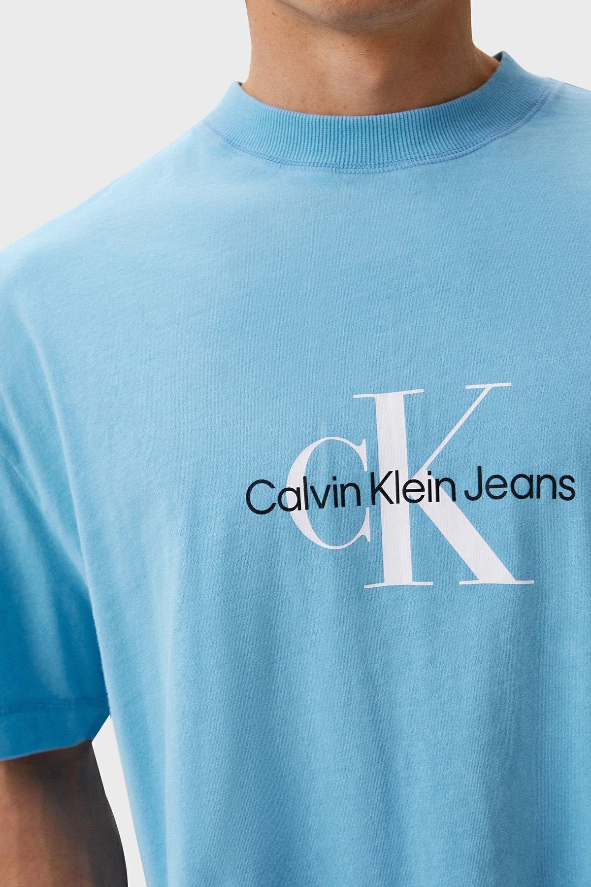 تی شرت آبی مردانه پنبه بزرگ دوچرخه Yaka Tring J30J325427CEZ TRET TREAN J30J325427 CEZ Calvin Klein