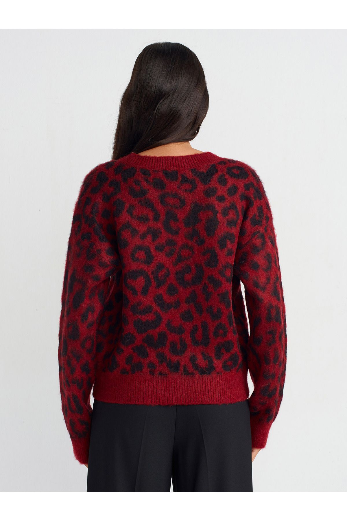 Dilvin-10632 Model - Claret Red Knitwear Sweater with Crew Neck and Leopard Pattern 2