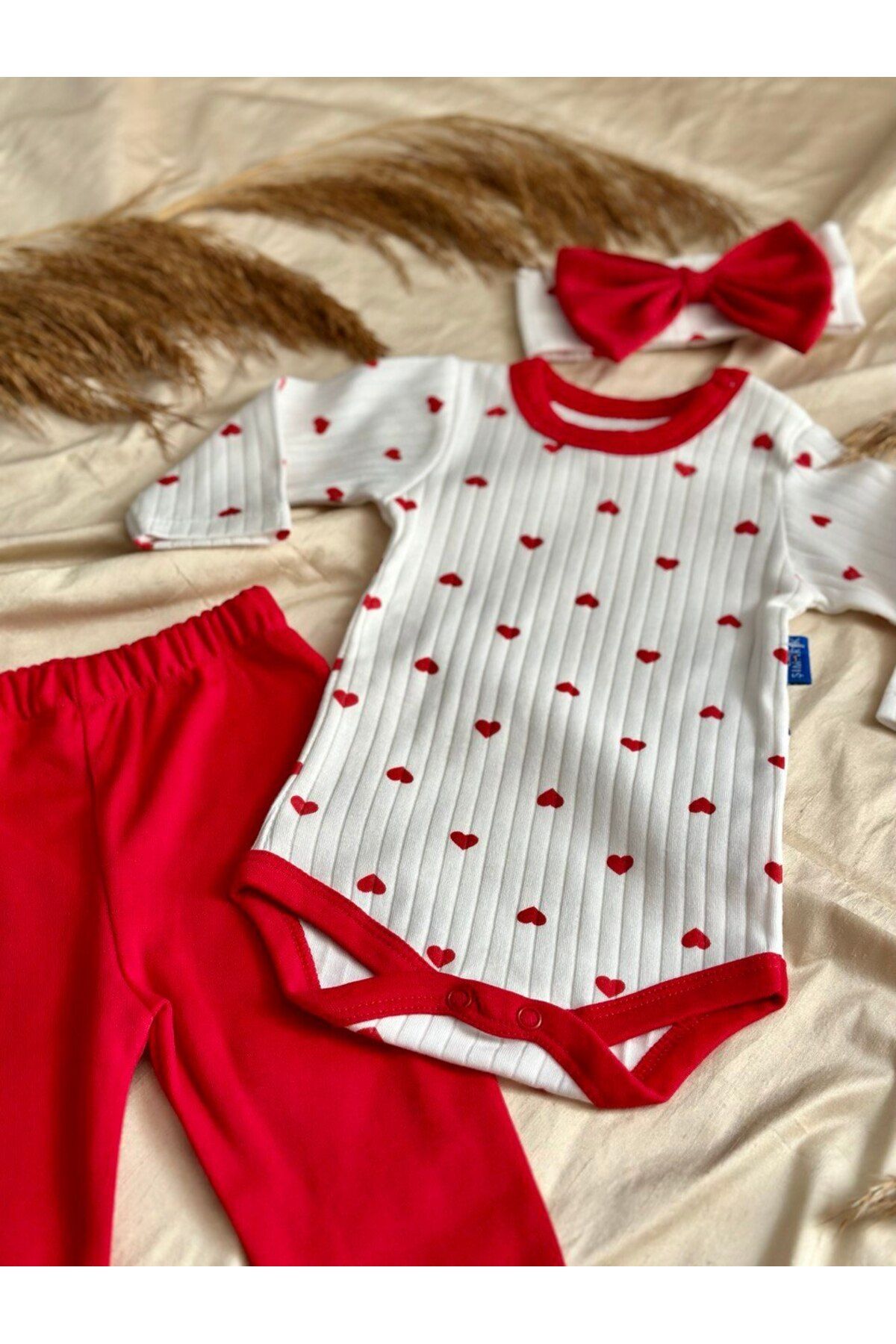 Zuff Baby KIZ BEBEK KIRMIZI KALP BASKILI BANDANALI 3'LÜ TAKIM fotoğrafı 2 (önizleme)