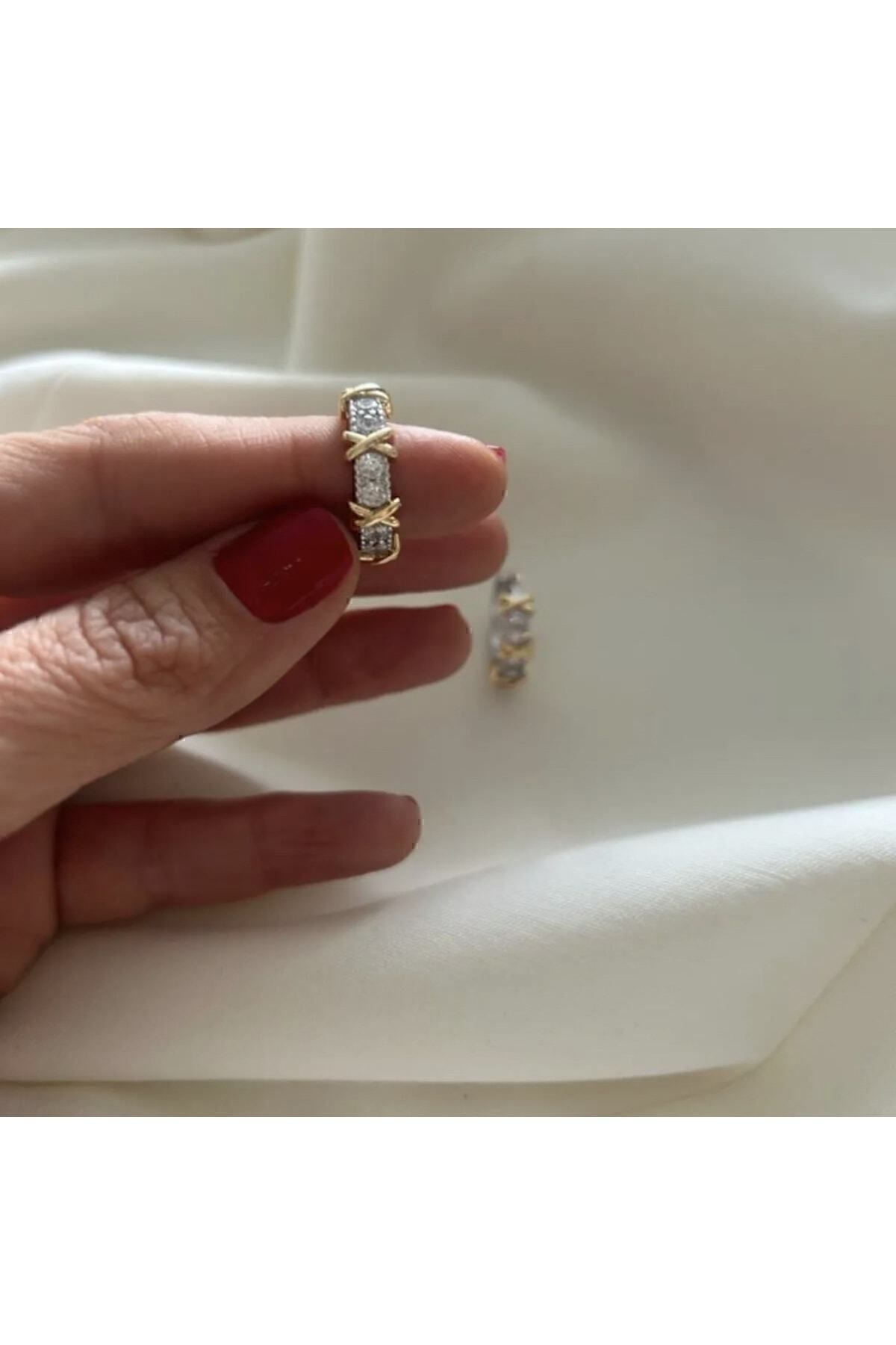 https://cdn.dsmcdn.com/ty1542/product/media/images/ty1543/prod/QC/20240913/20/c268ee0f-3a90-3099-a663-d05719f11bc9/1_org_zoom.jpg