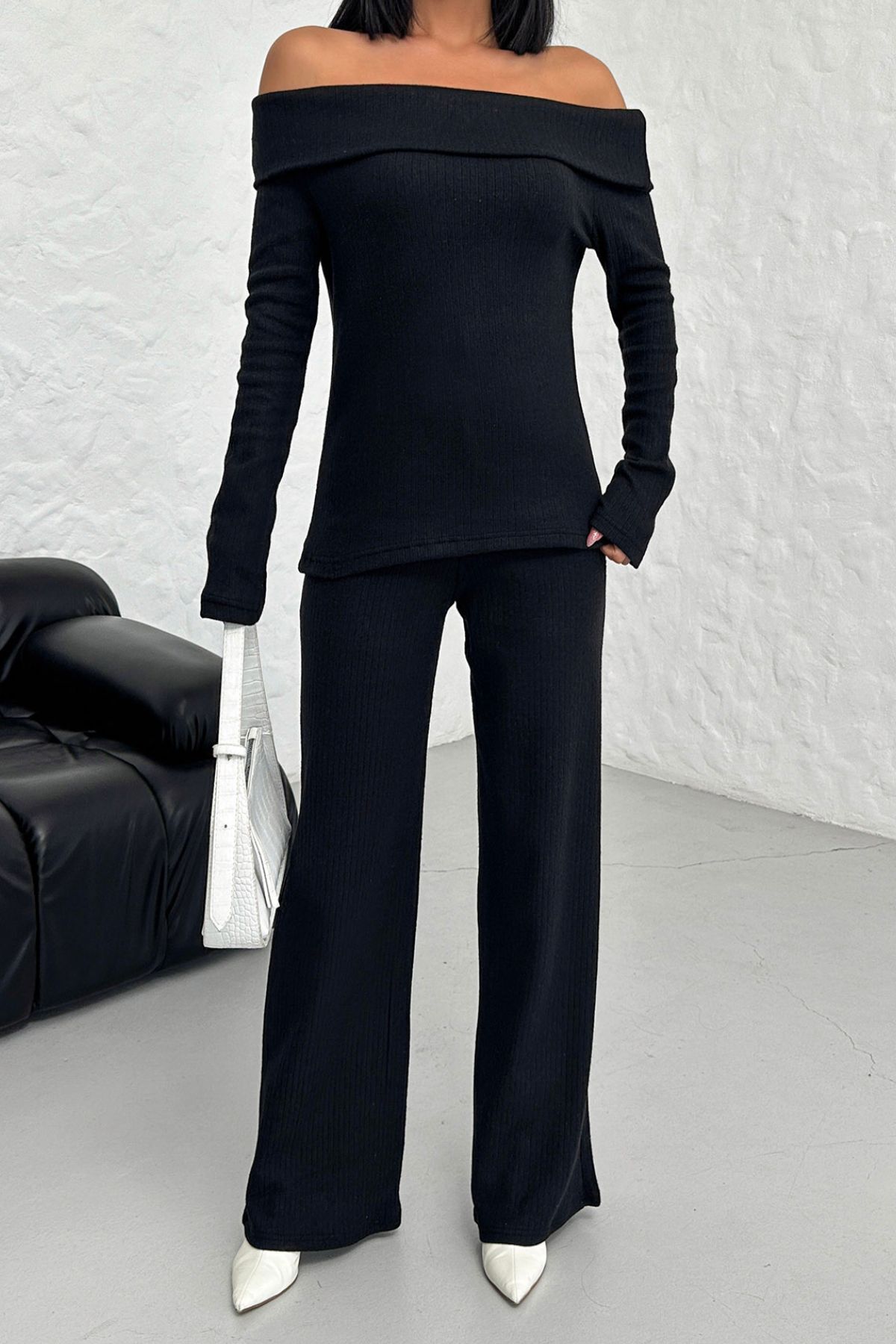 Know-Damen-Set aus schwarzem Thessaloniki-Stoff mit Madonna-Ausschnitt und Hose 6