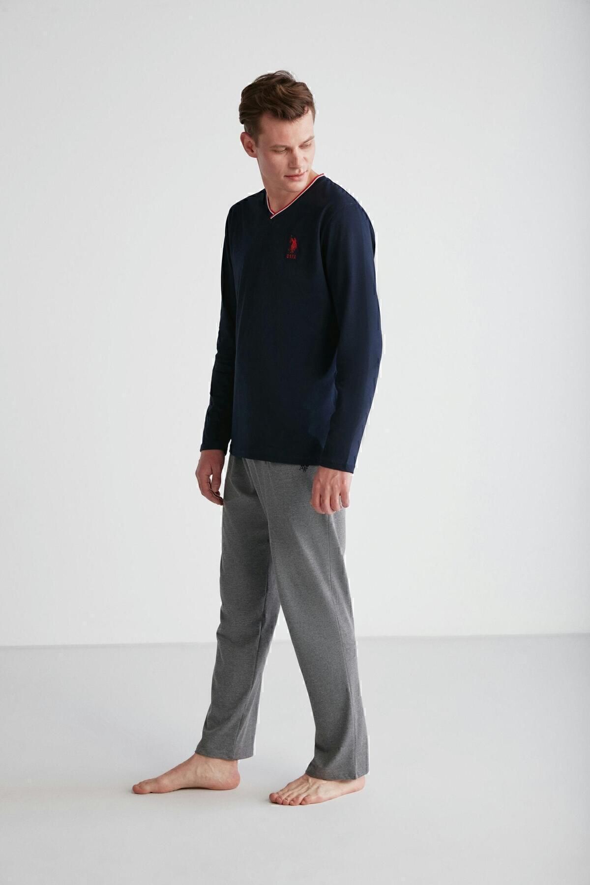ست پیژامه آبی مردانه پایه. POLO ASSN. یقه V سرمه ای 024K.A1.S.8T7RA.5.PL.2.S U.S. Polo Assn.