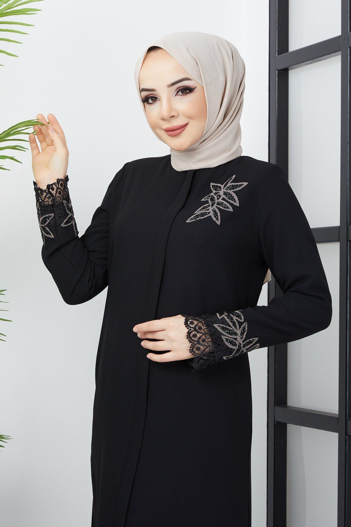 hafsamina-Abaya neagră din dantelă de mărime Plus cu detaliu broderie cu piatră 6